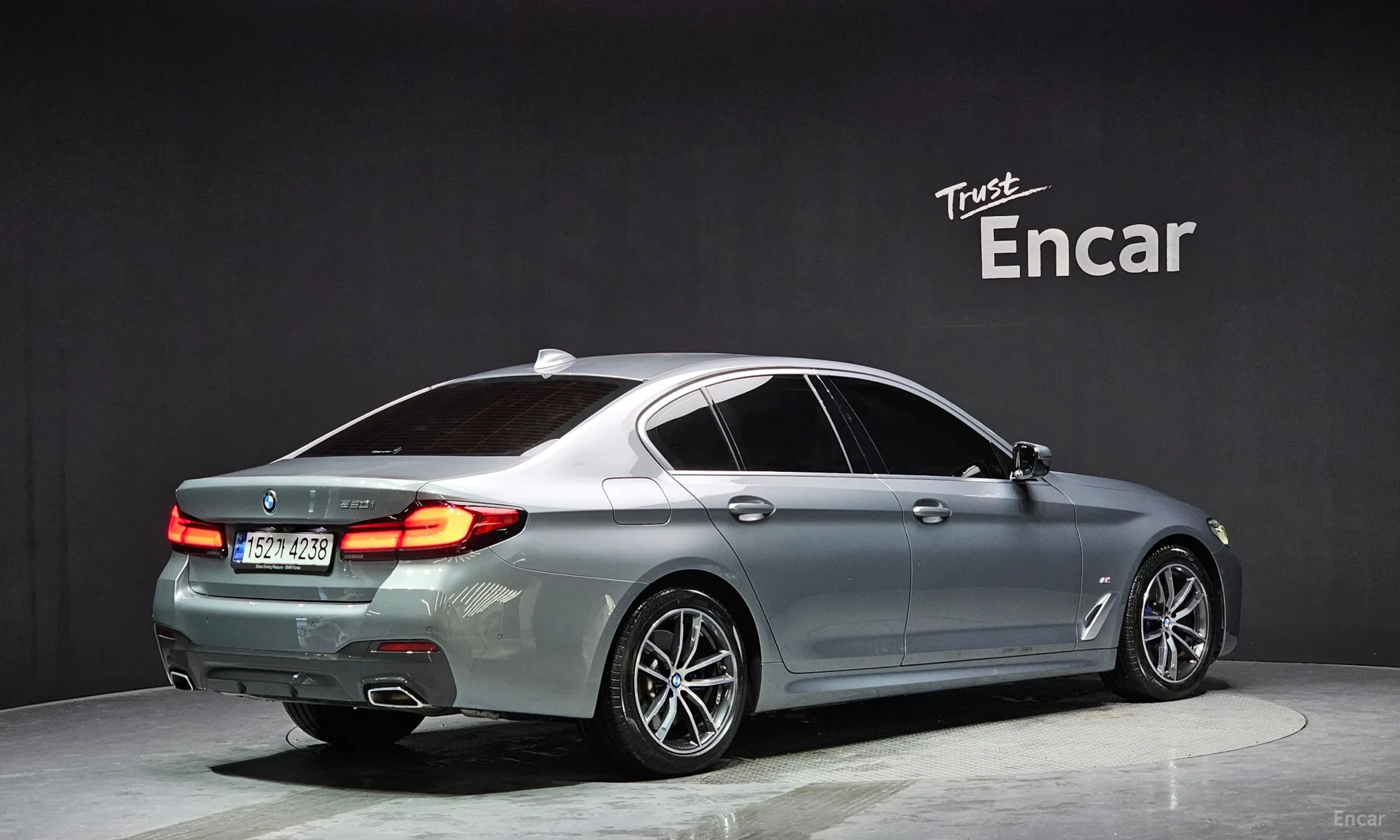 BMW 5 Series (G30) превью 2