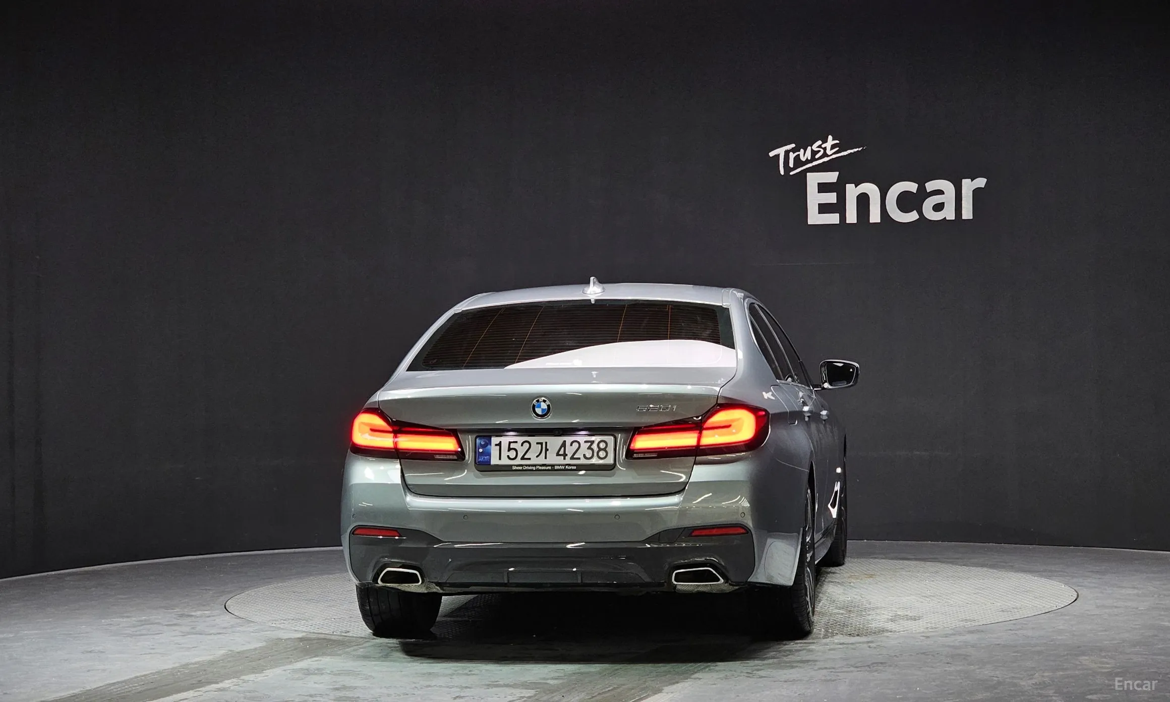 BMW 5 Series (G30) превью 4