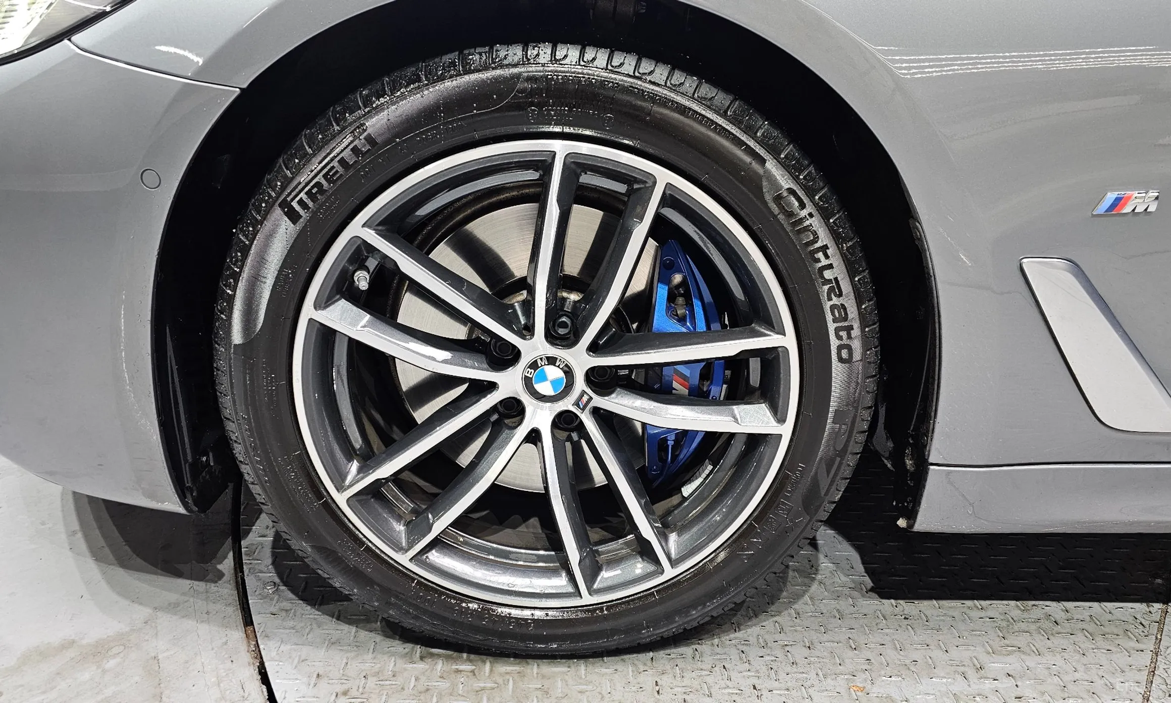 BMW 5 Series (G30) превью 5