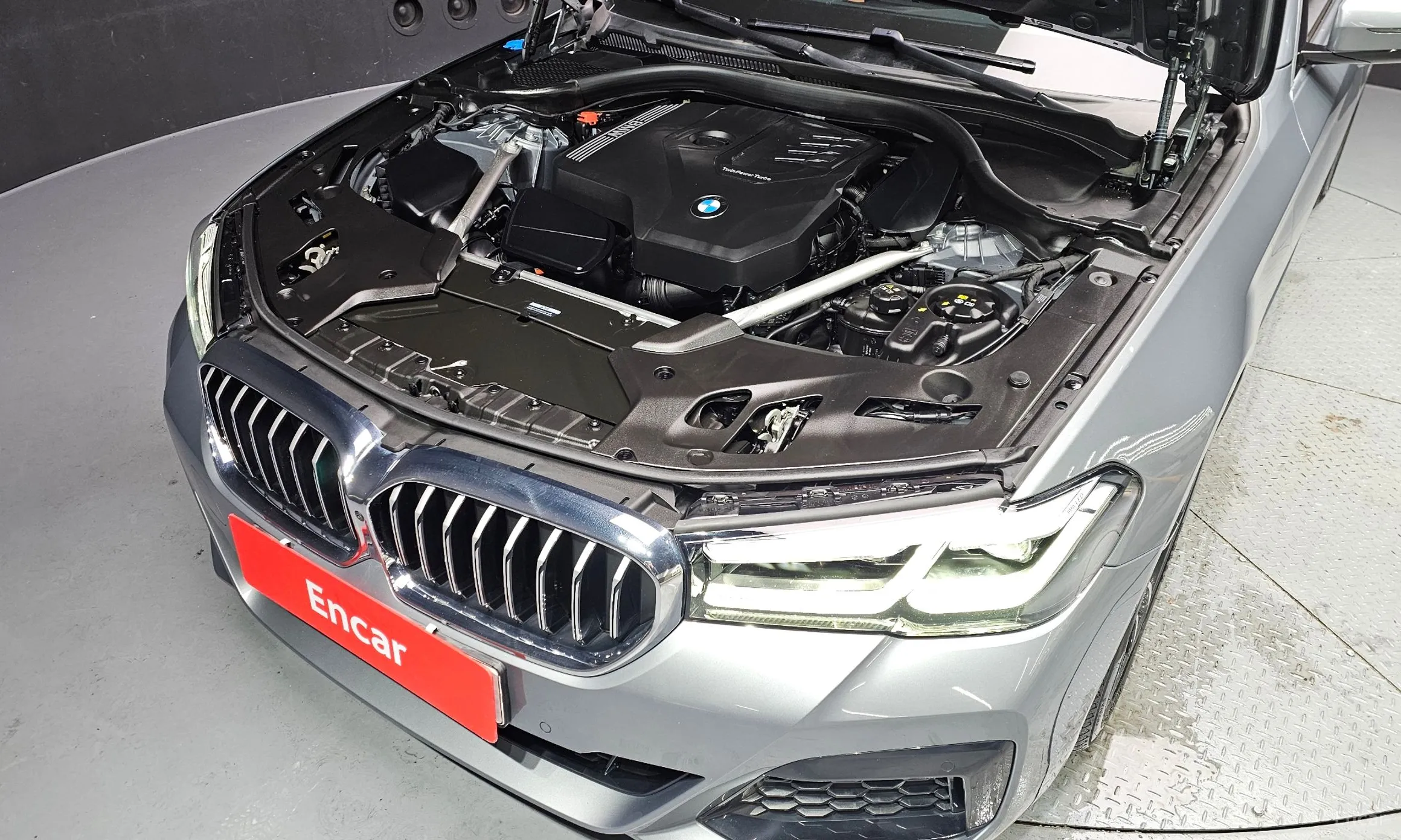 BMW 5 Series (G30) превью 6