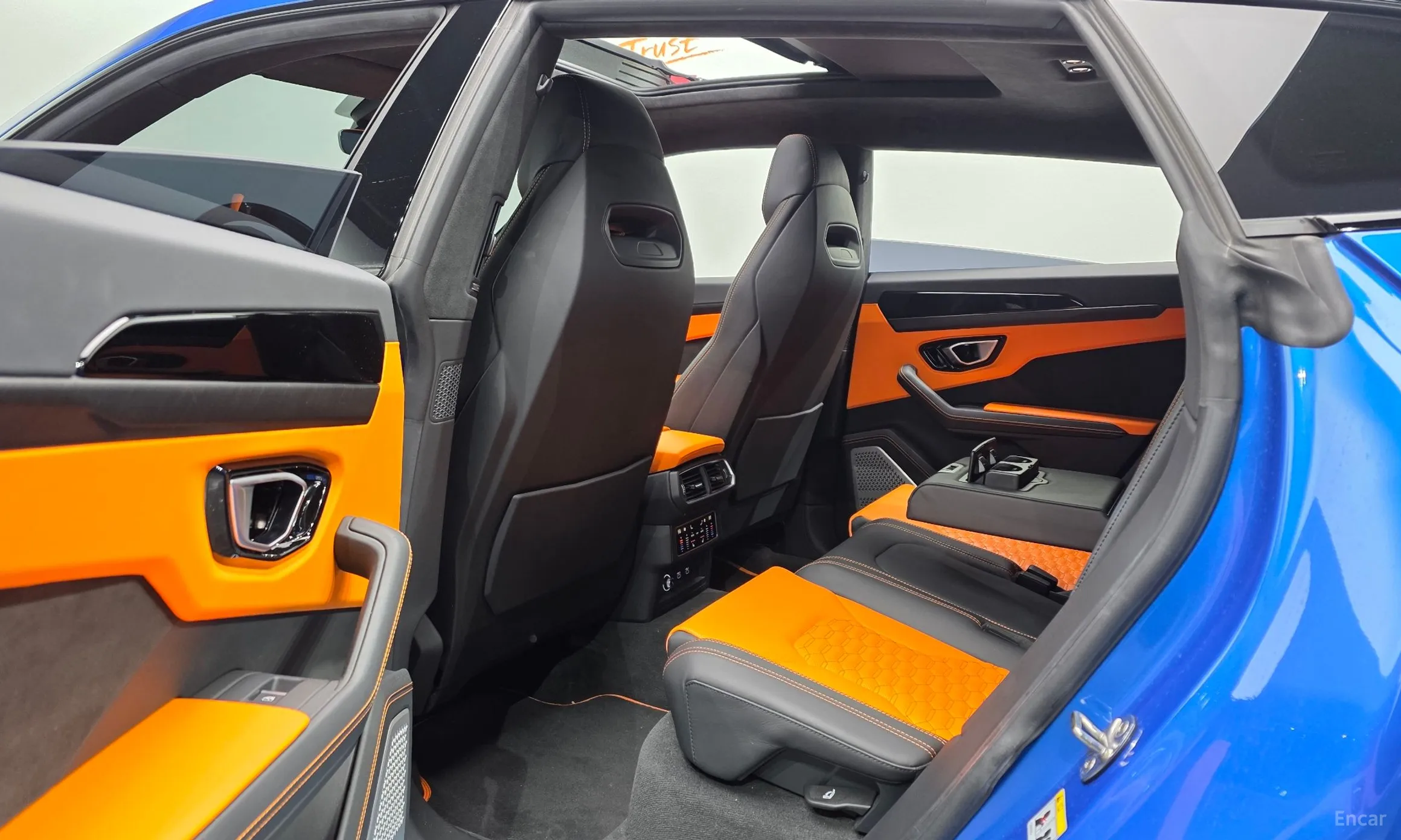 Lamborghini Urus превью 12