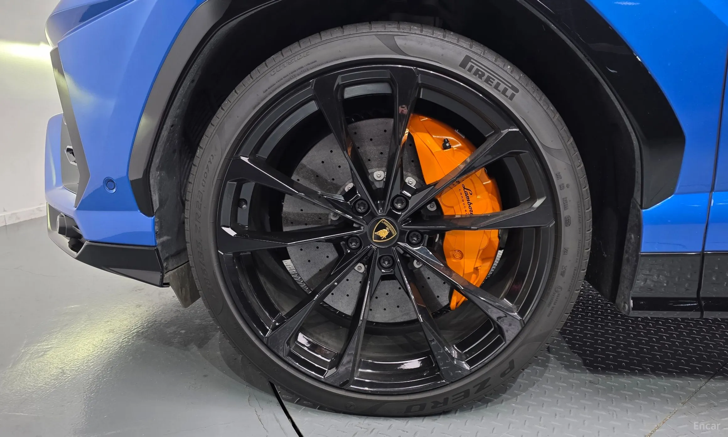 Lamborghini Urus превью 5