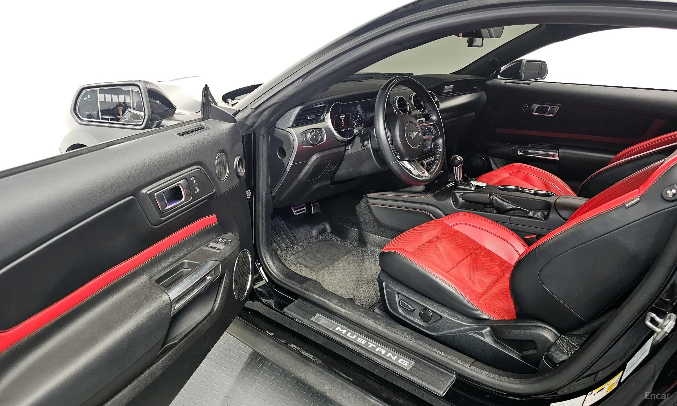 Ford Mustang превью 10