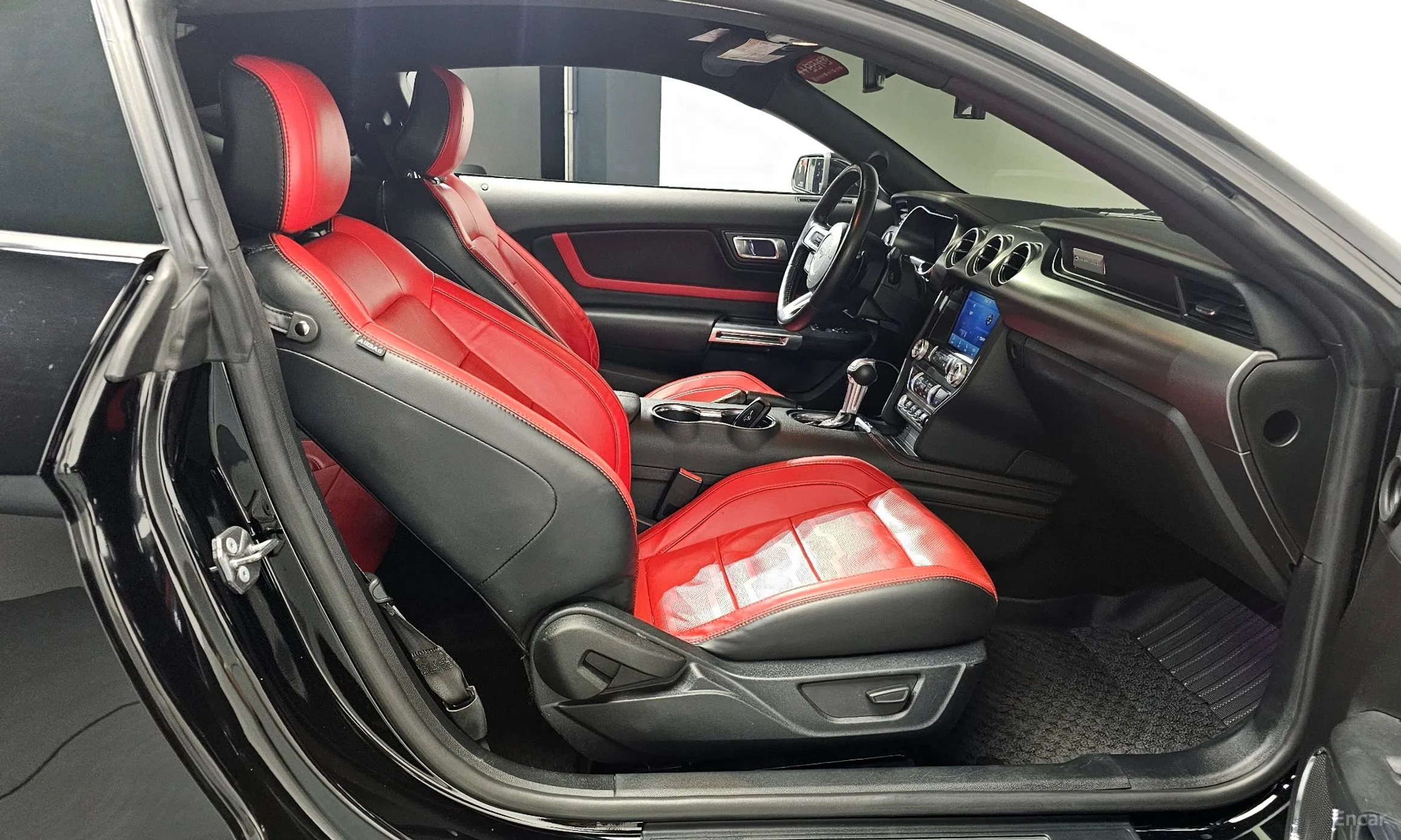 Ford Mustang превью 11