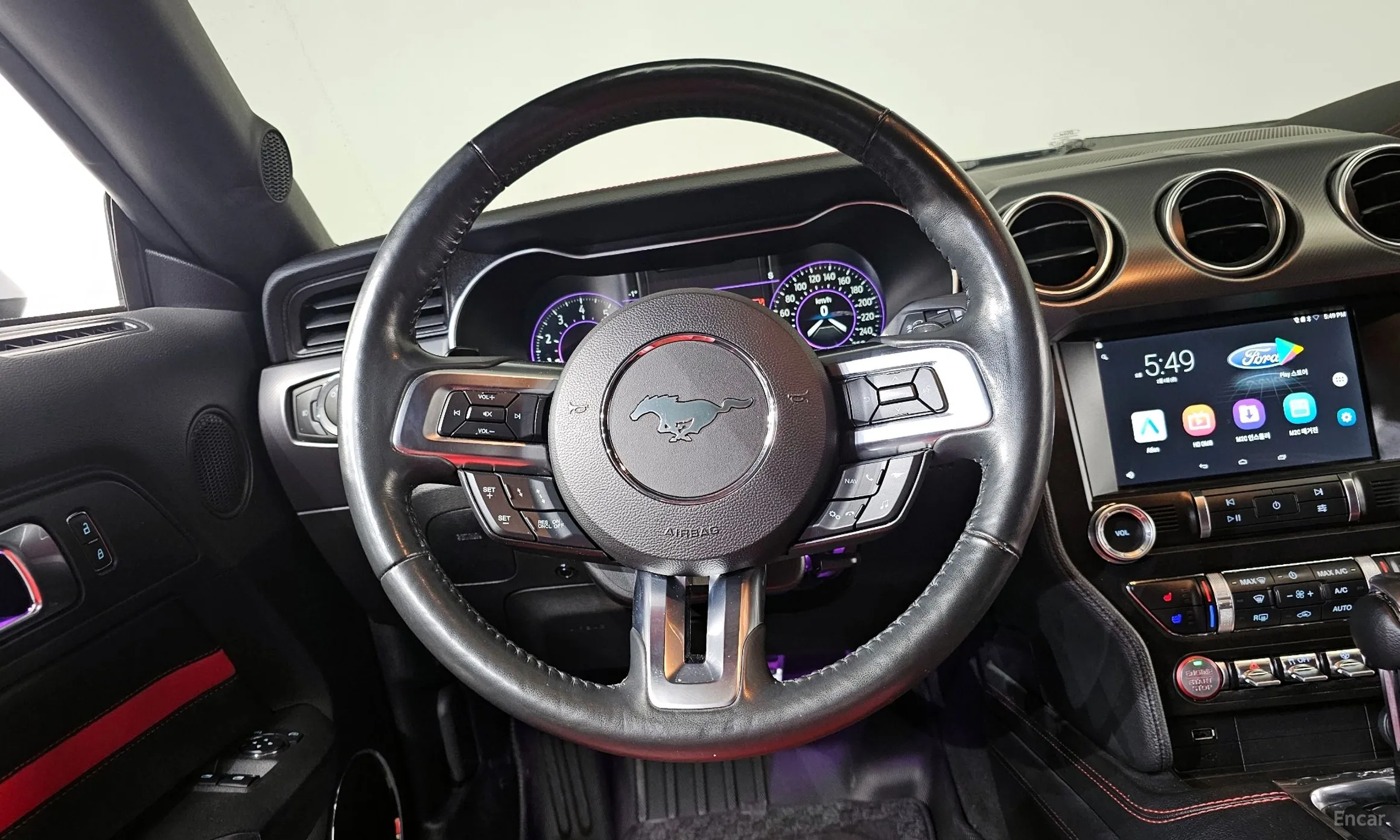 Ford Mustang превью 13