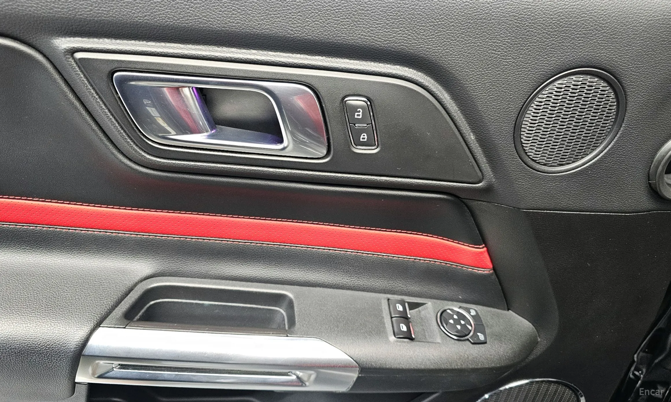 Ford Mustang превью 17