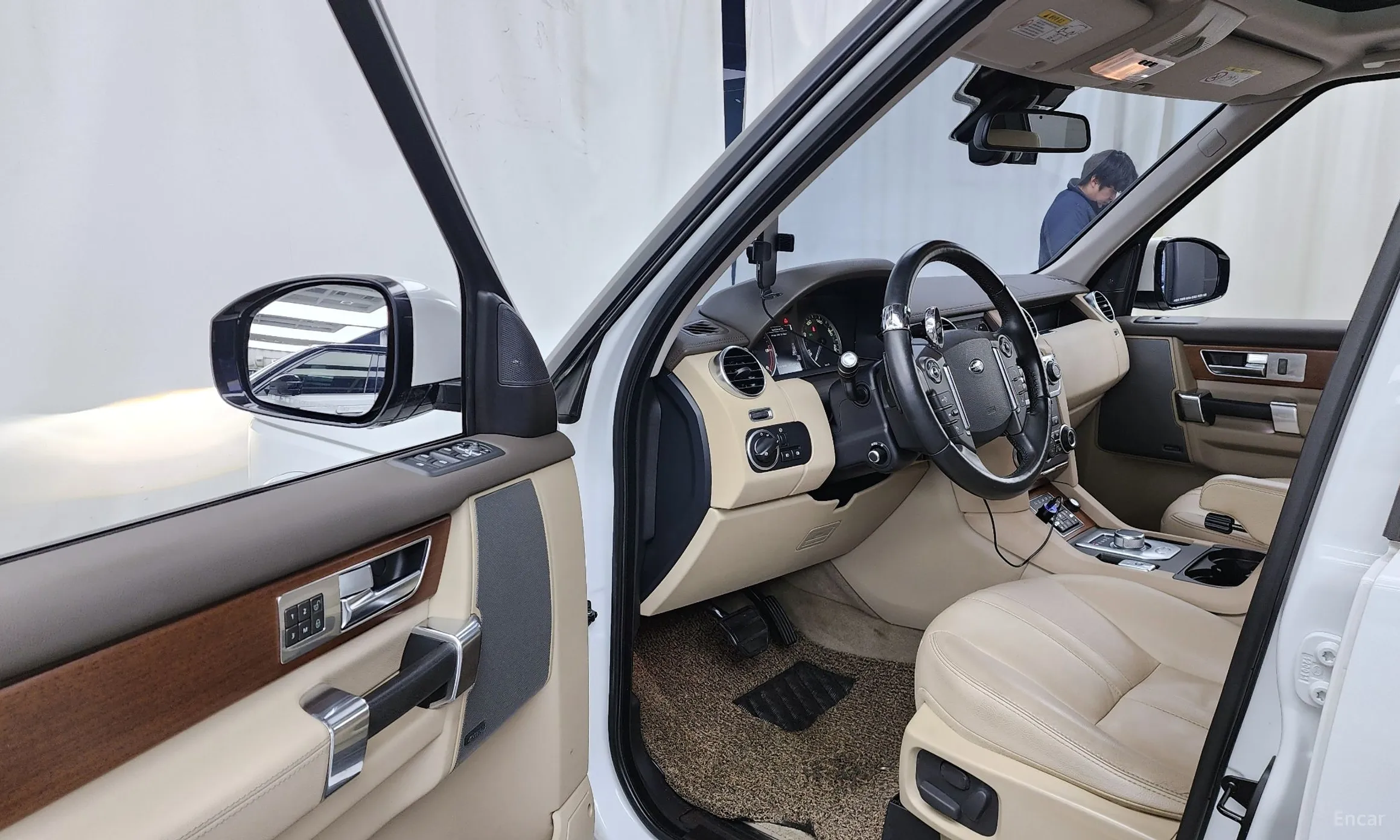 Land Rover Discovery 4 превью 10