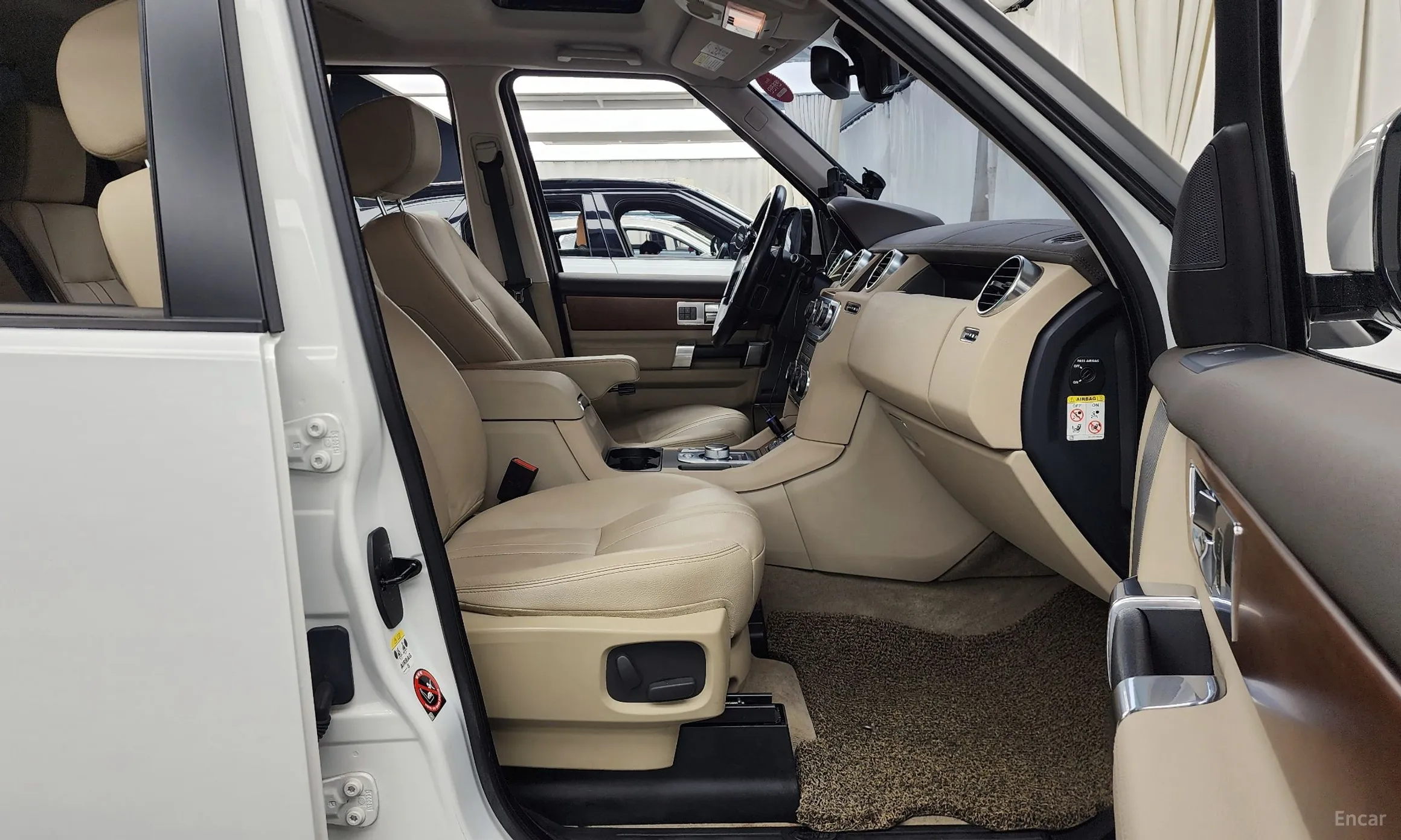 Land Rover Discovery 4 превью 11