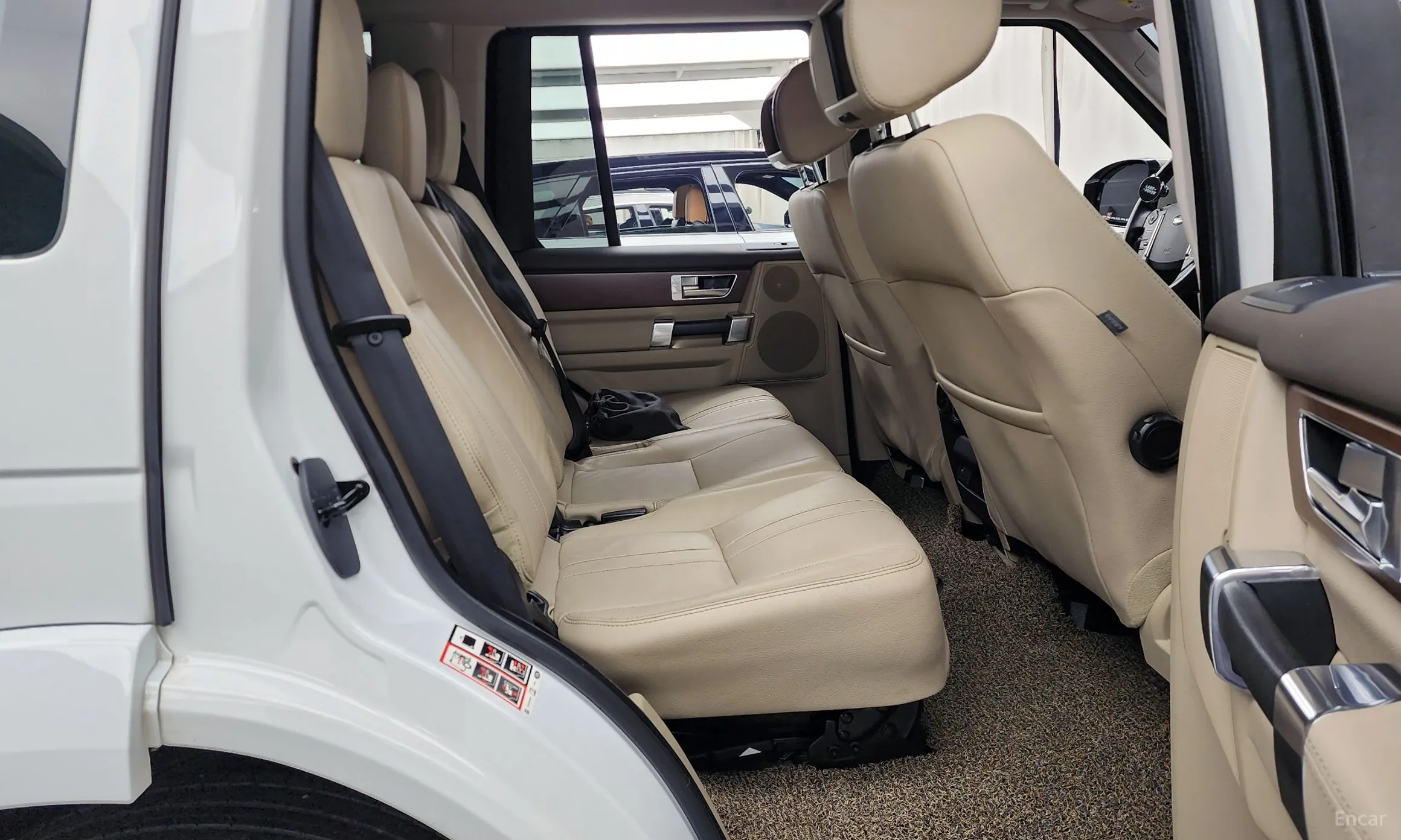 Land Rover Discovery 4 превью 12