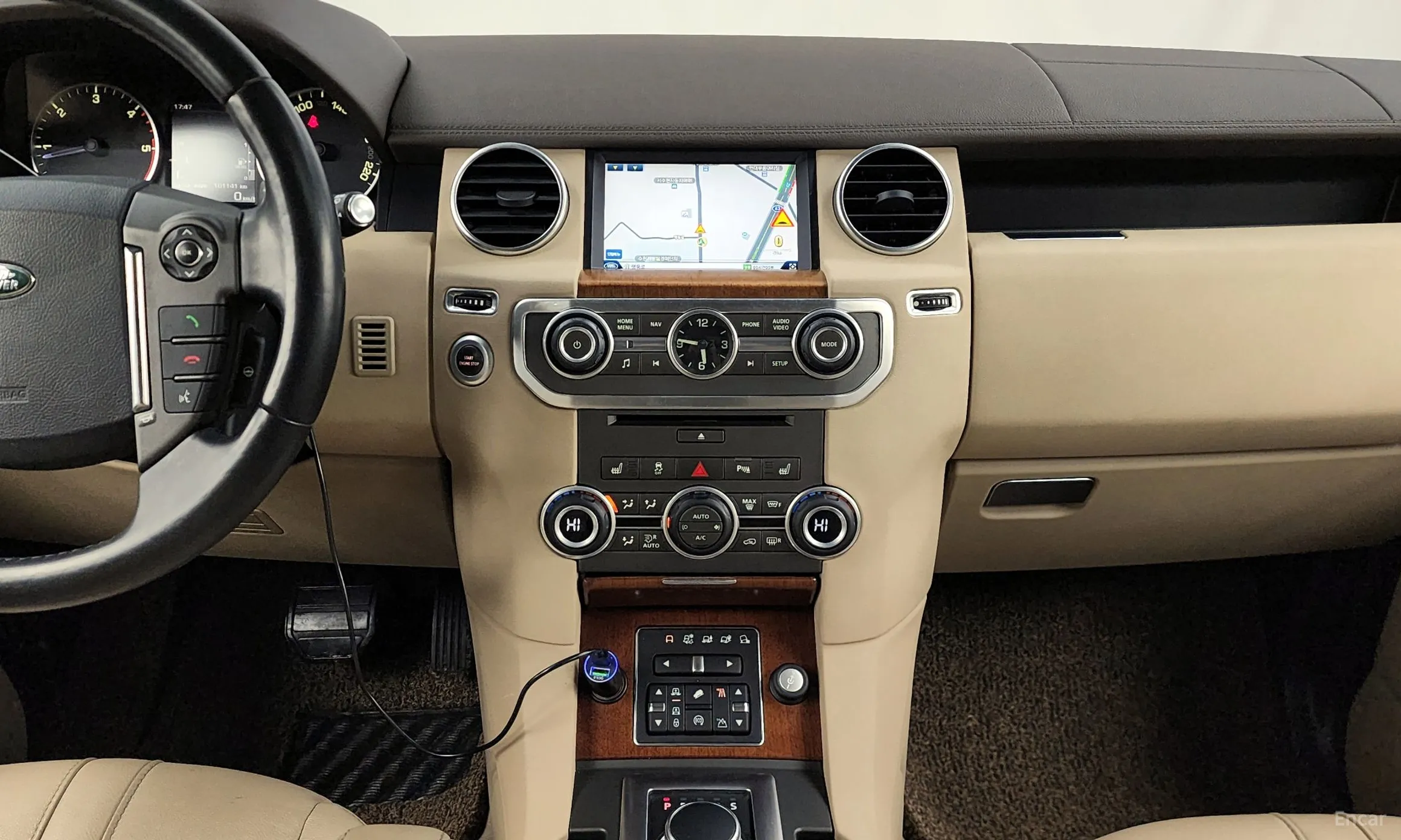 Land Rover Discovery 4 превью 14