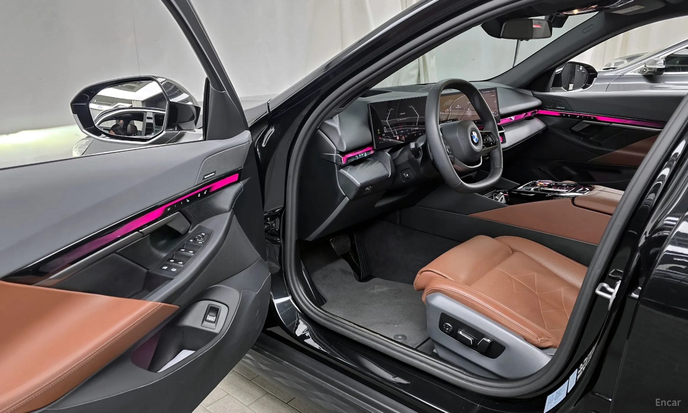 BMW 5 Series (G60) превью 10