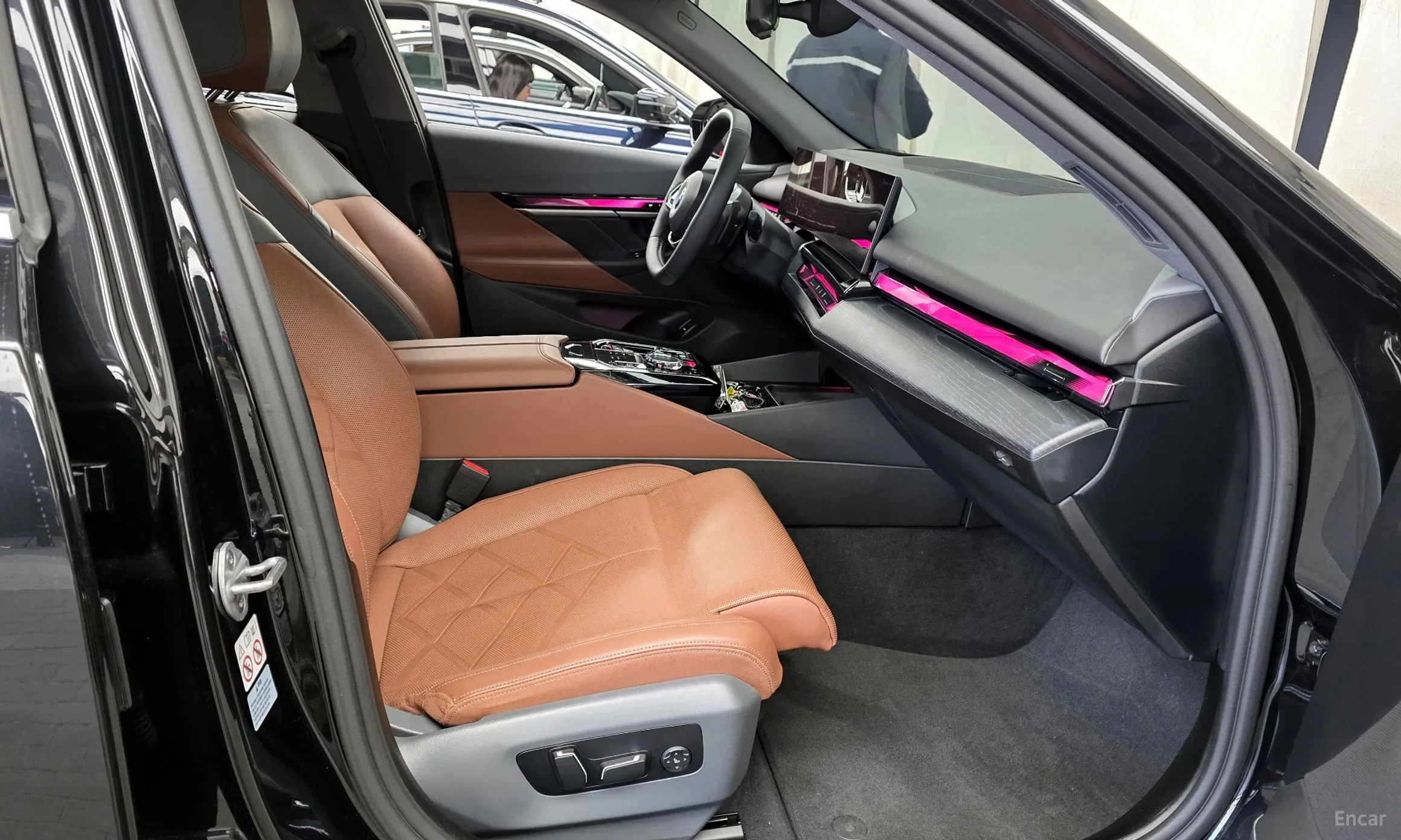 BMW 5 Series (G60) превью 11