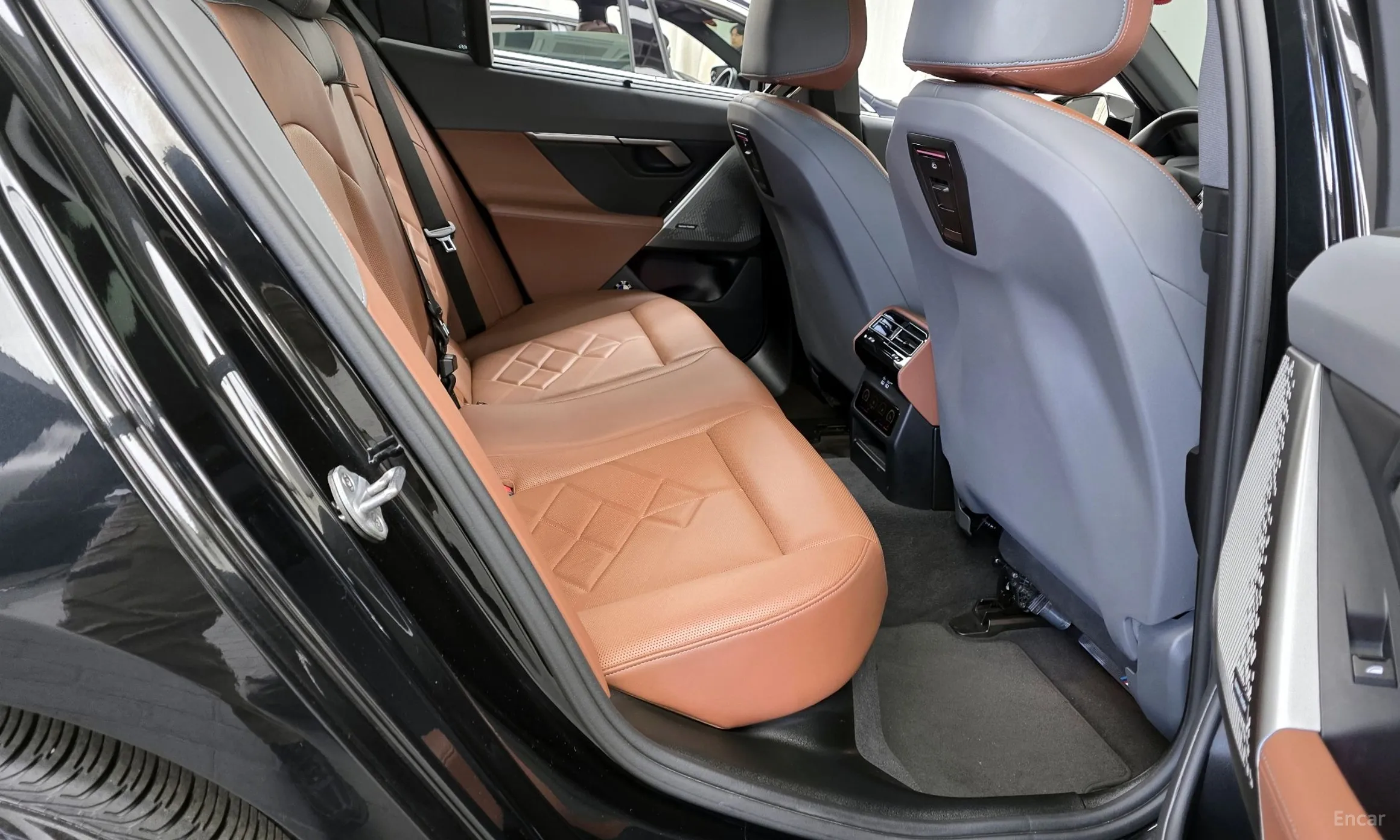 BMW 5 Series (G60) превью 12