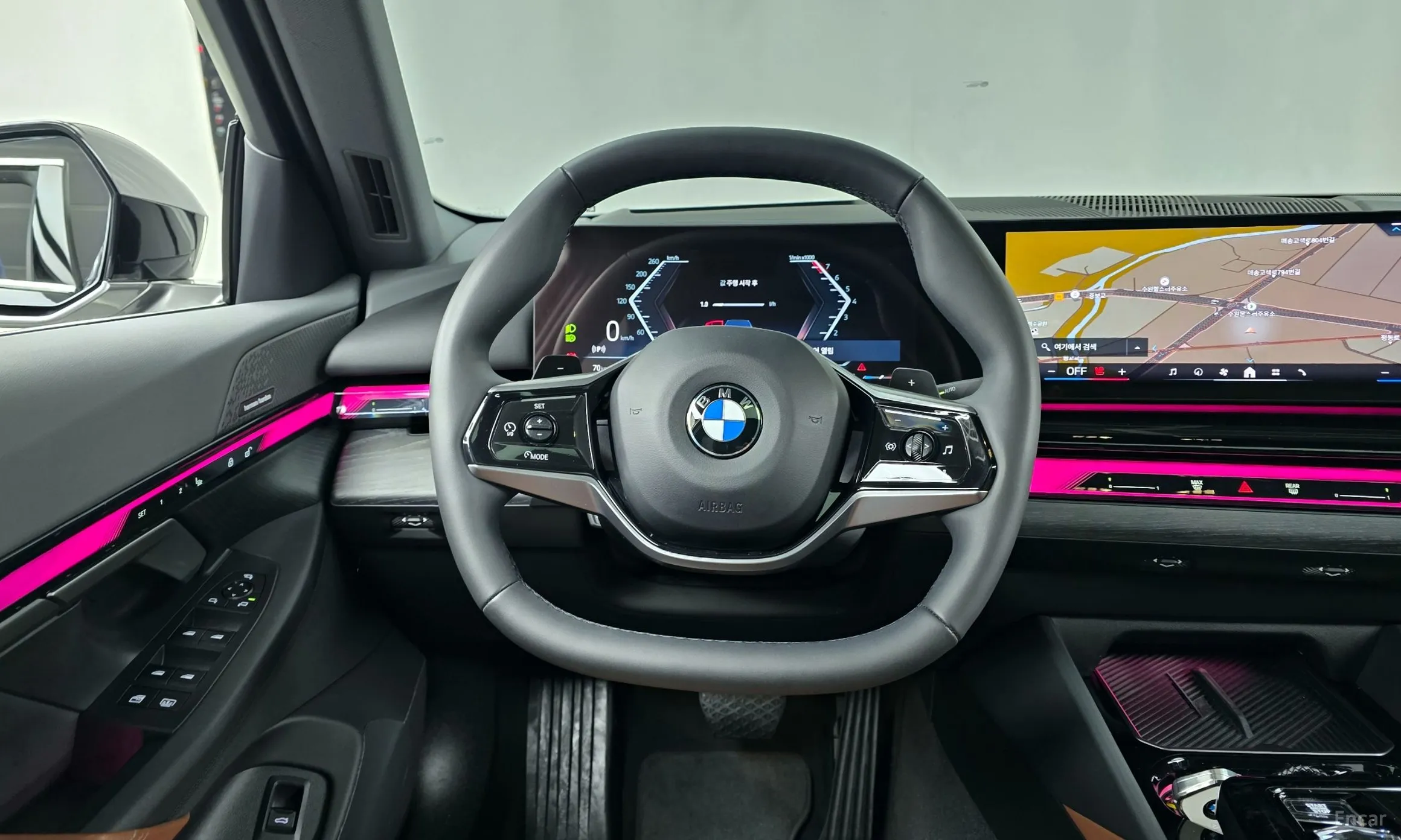BMW 5 Series (G60) превью 13