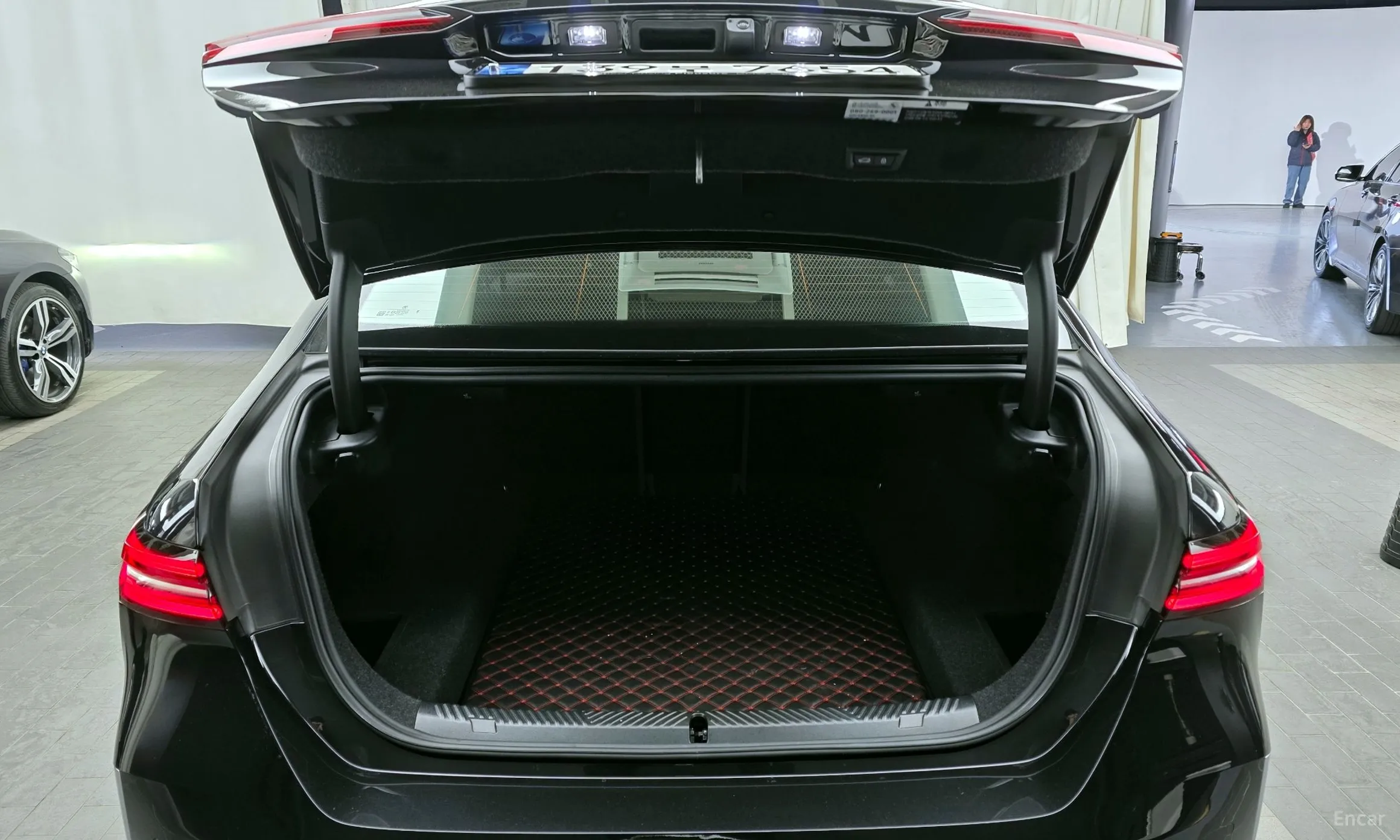 BMW 5 Series (G60) превью 20