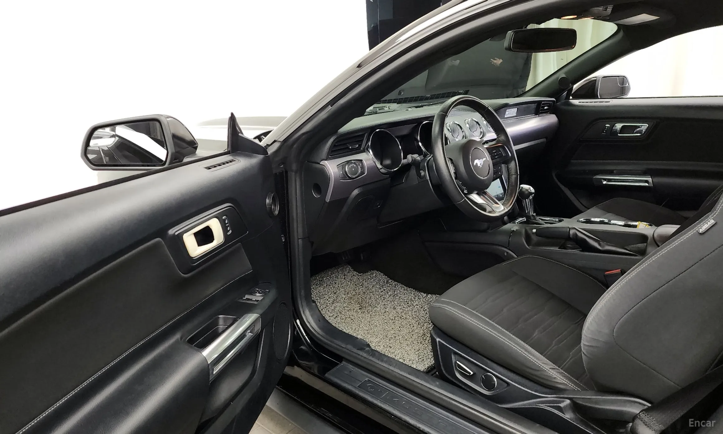 Ford Mustang превью 10