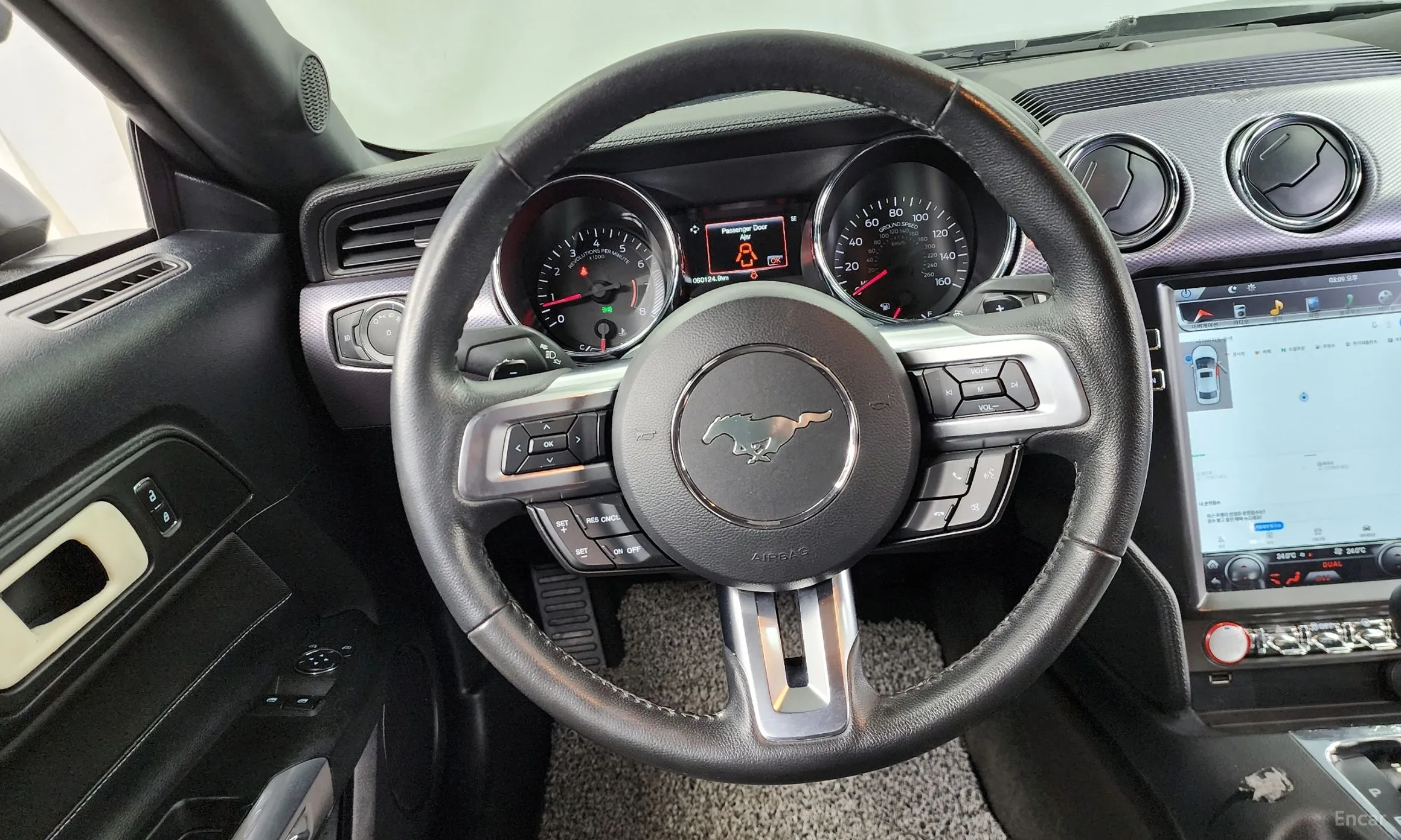 Ford Mustang превью 13