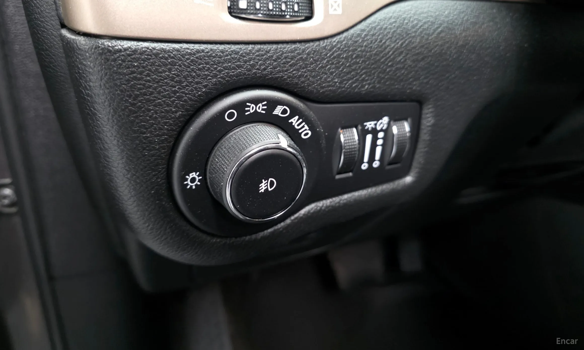 Jeep Cherokee (KL) превью 18