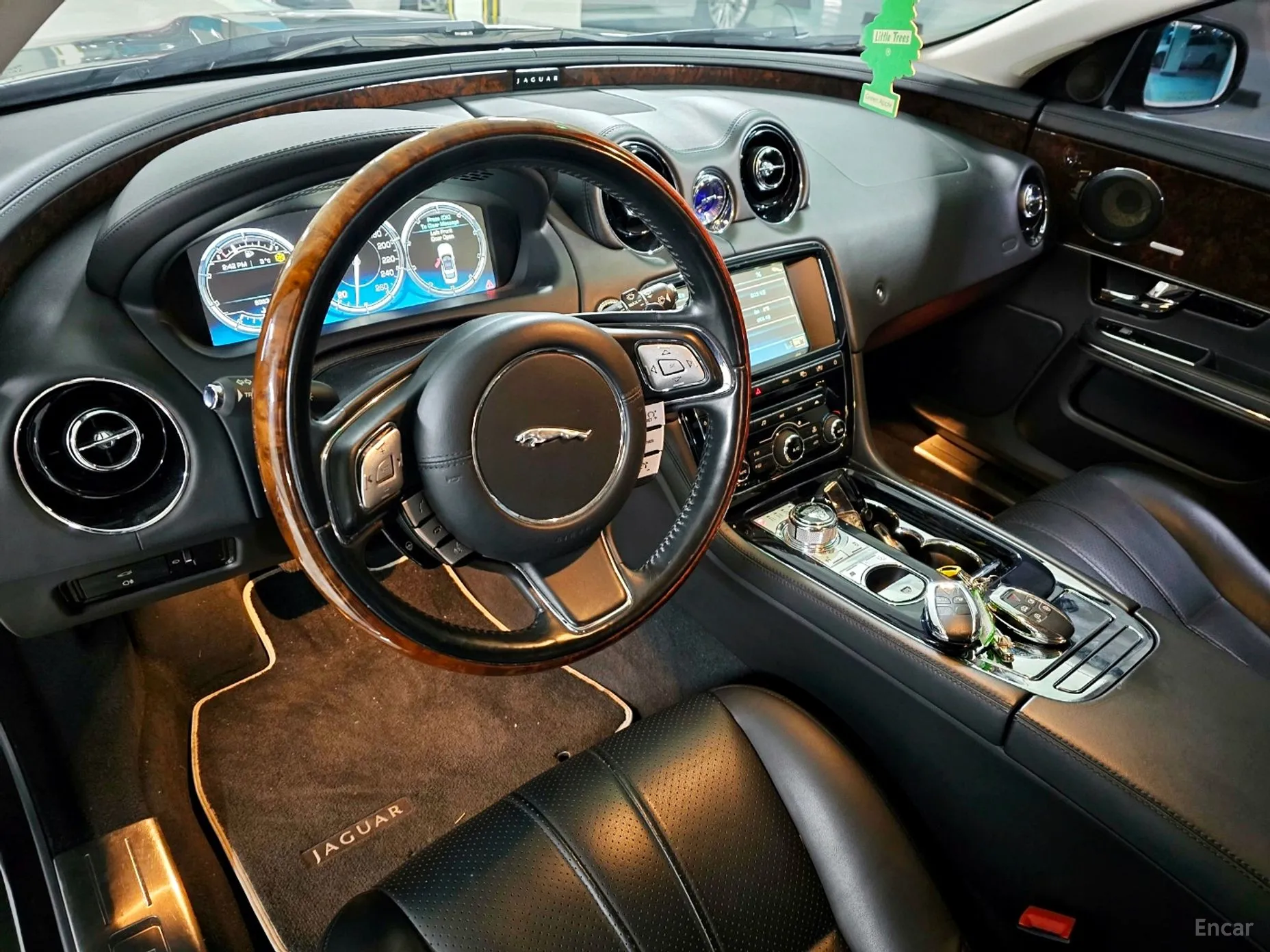 Jaguar All New XJ превью 14