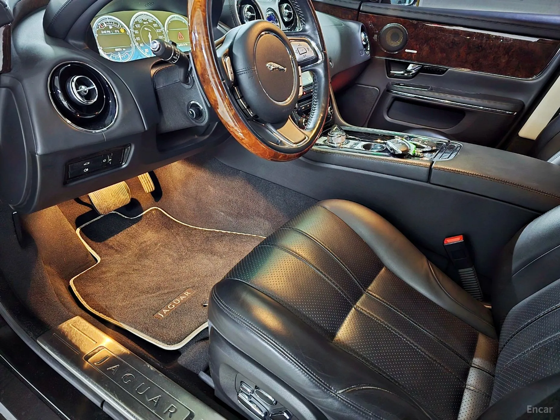 Jaguar All New XJ превью 15