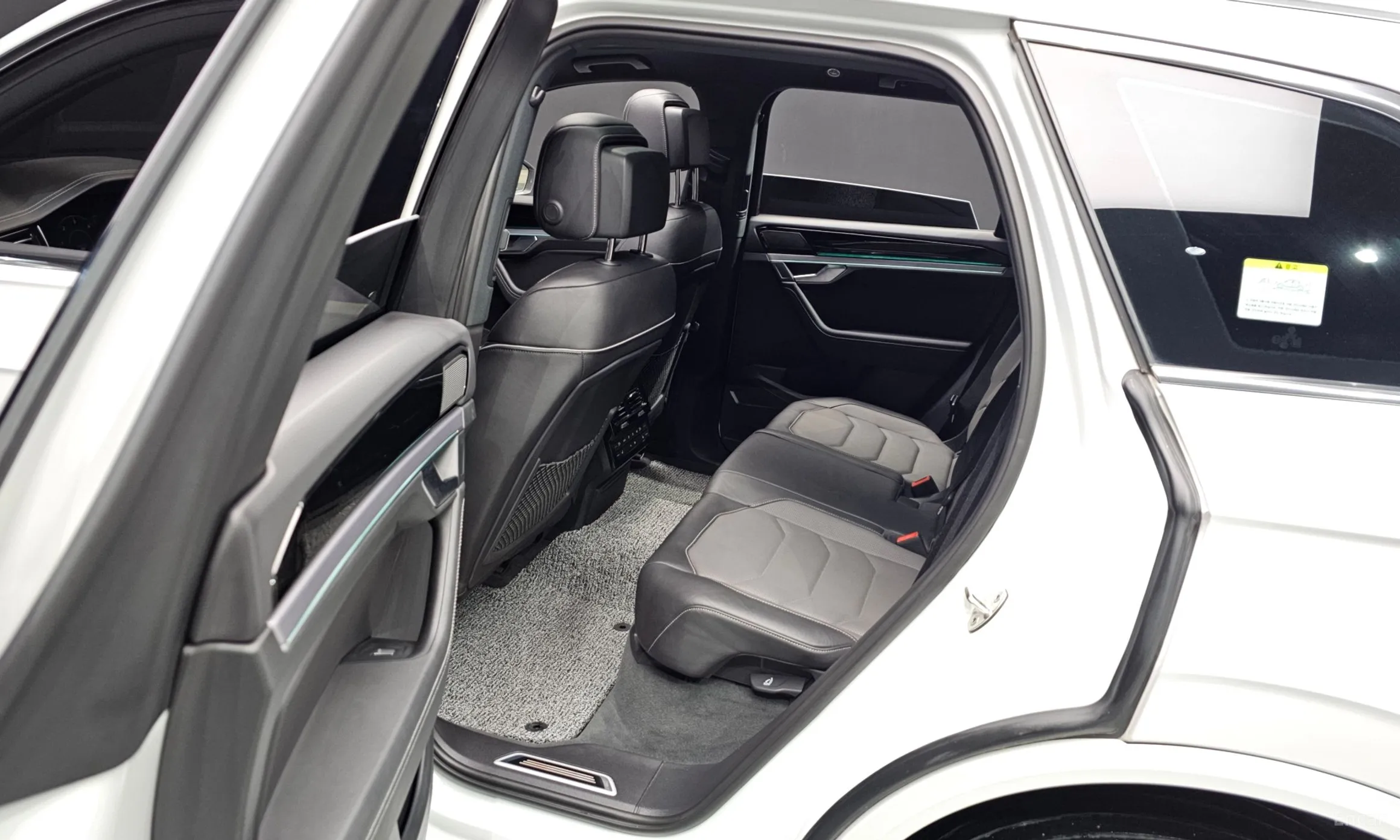 Volkswagen Touareg 3rd Generation превью 12