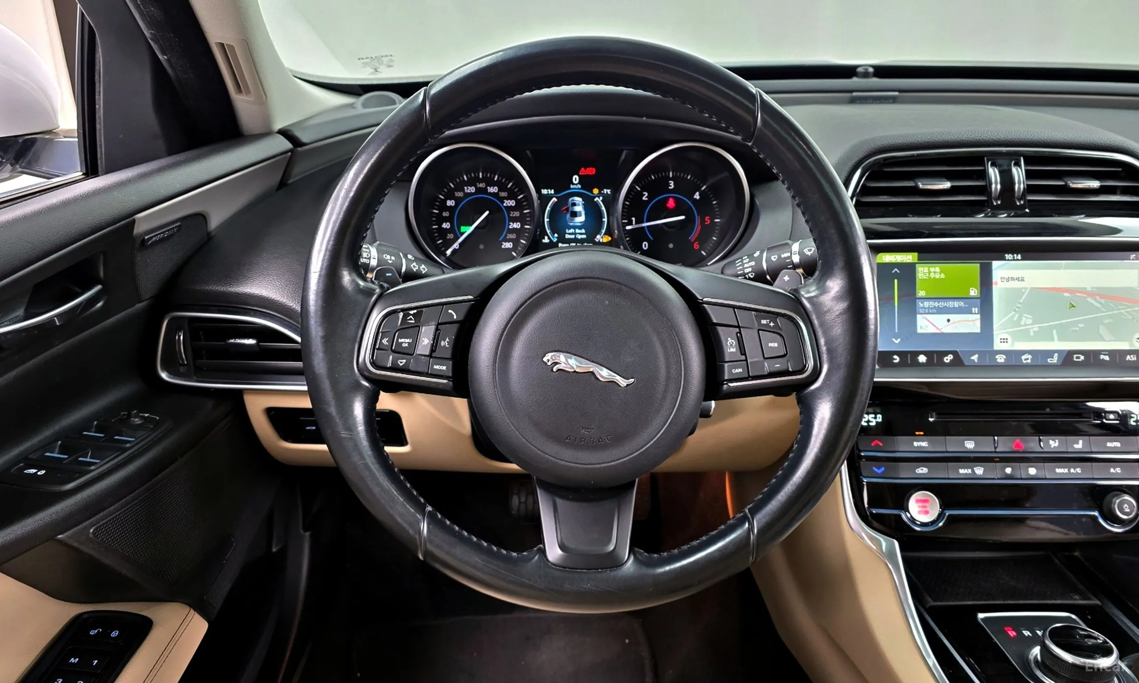 Jaguar XE превью 13