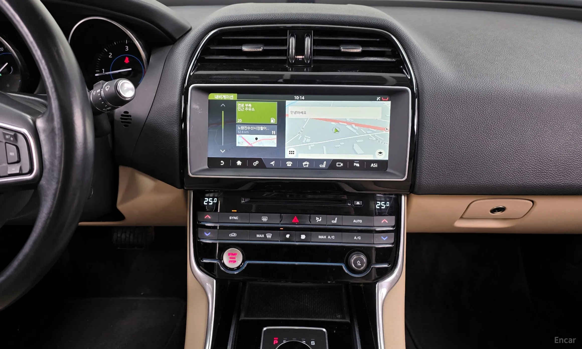 Jaguar XE превью 18