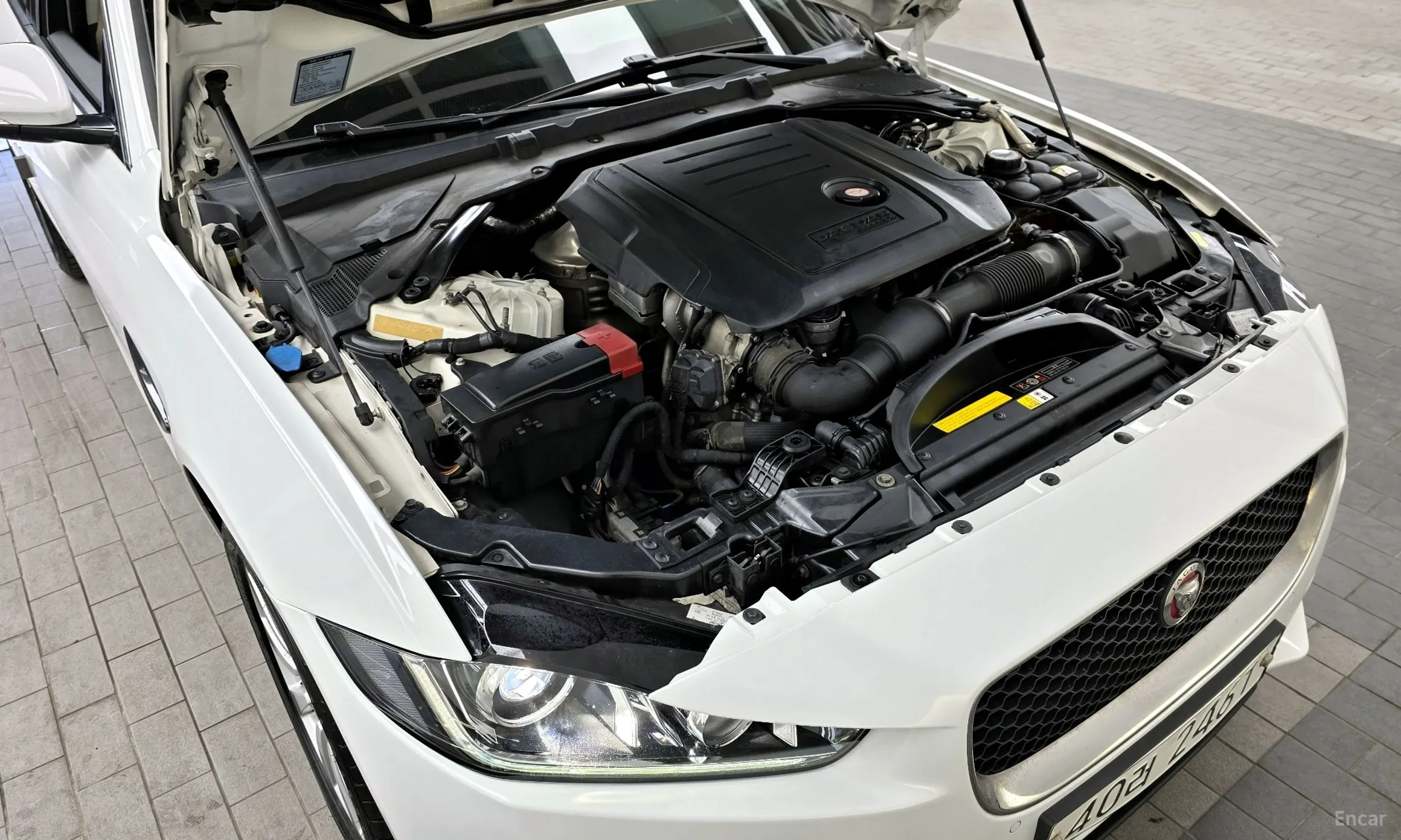 Jaguar XE превью 6