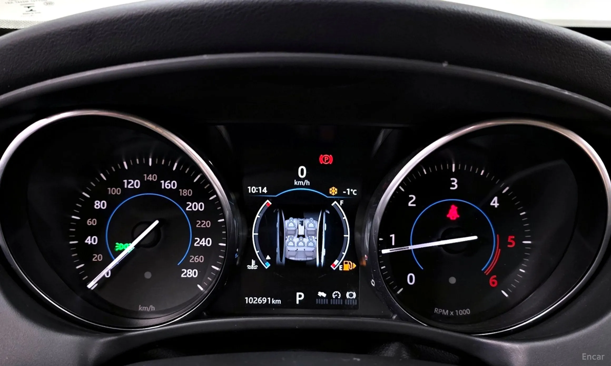 Jaguar XE превью 8