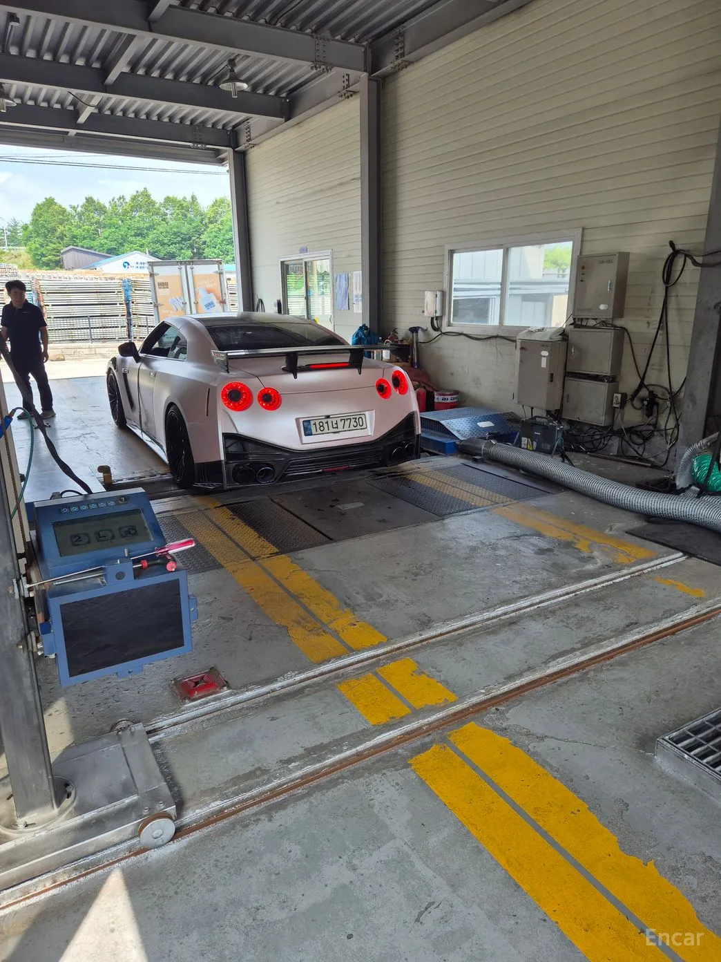 Nissan GT-R превью 4