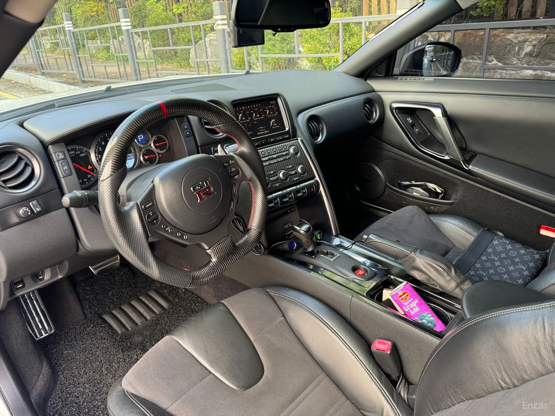 Nissan GT-R превью 9