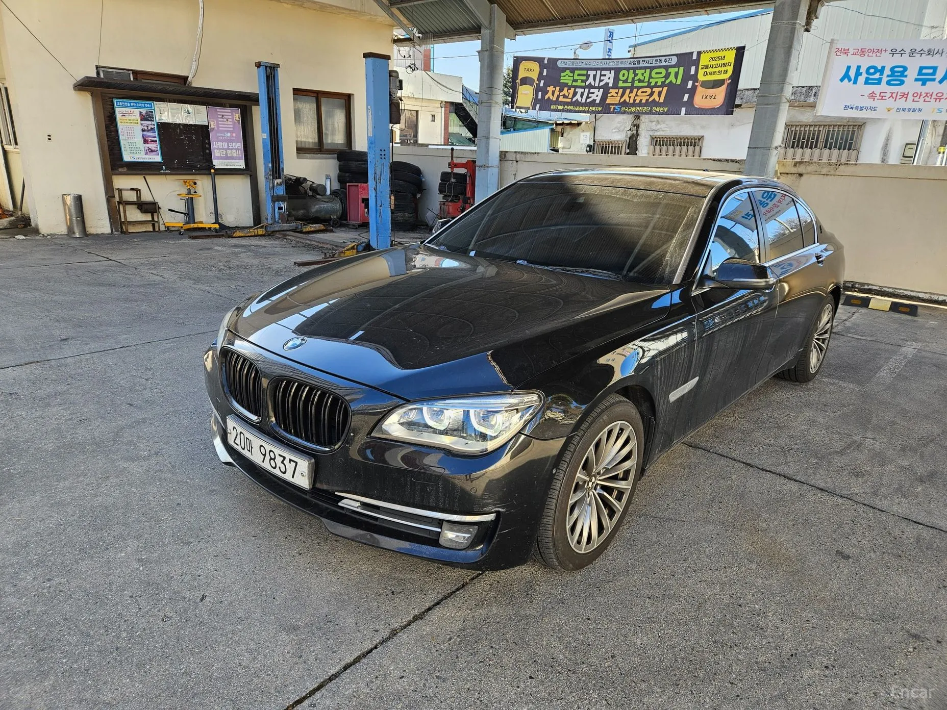 BMW 7 Series (F01)