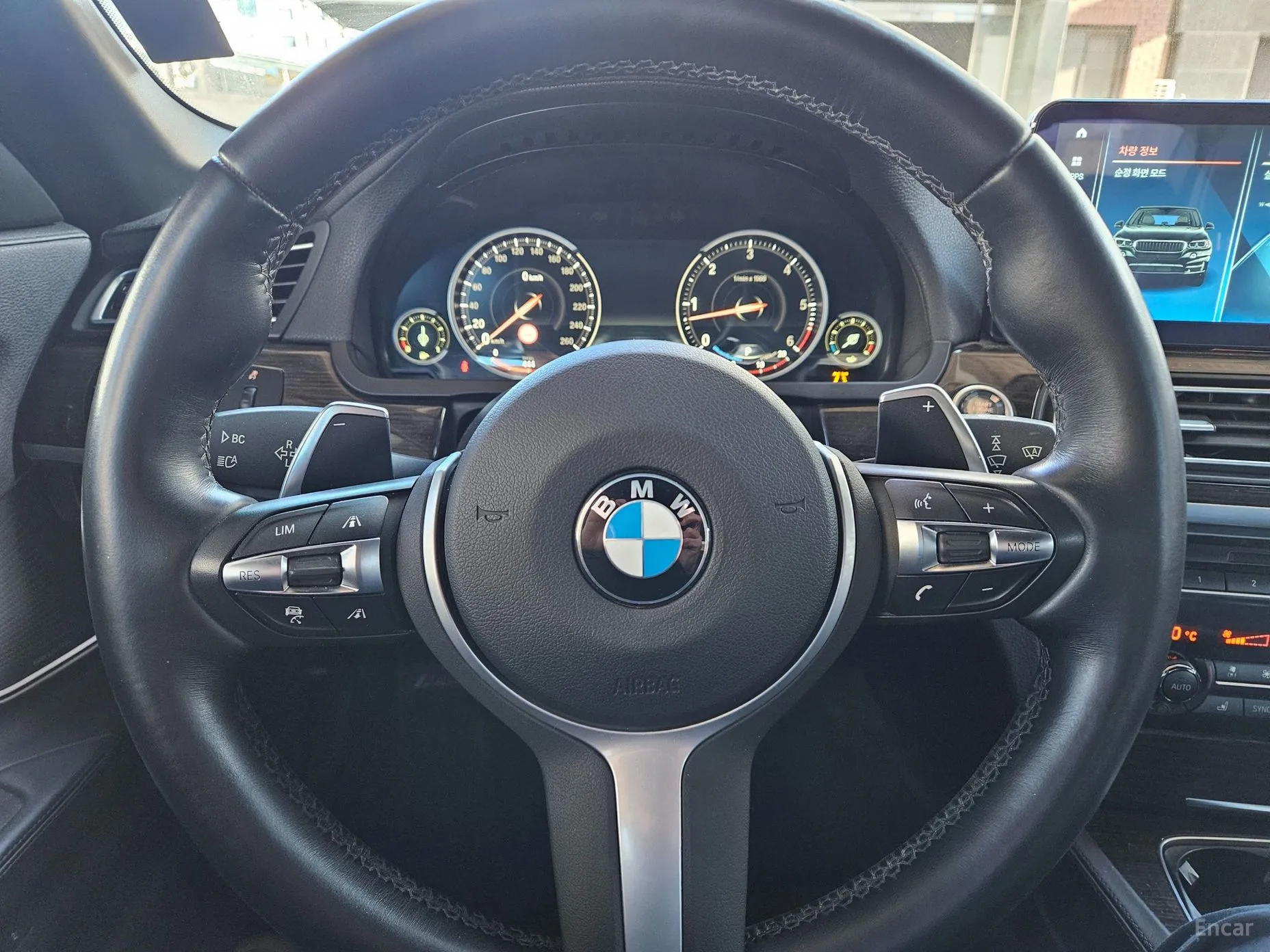 BMW 7 Series (F01) превью 15