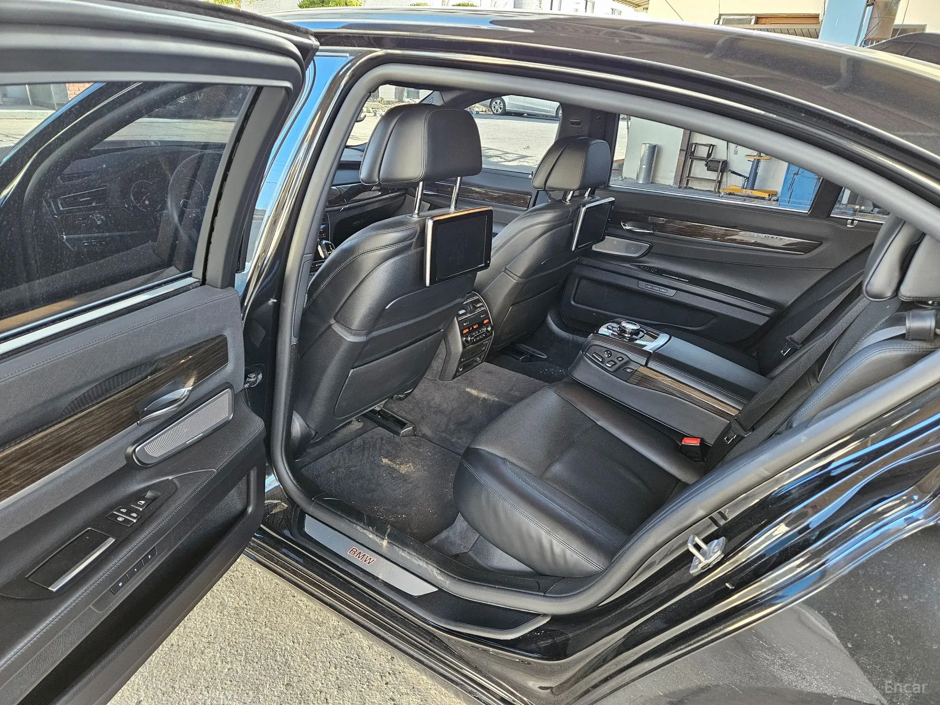 BMW 7 Series (F01) превью 17