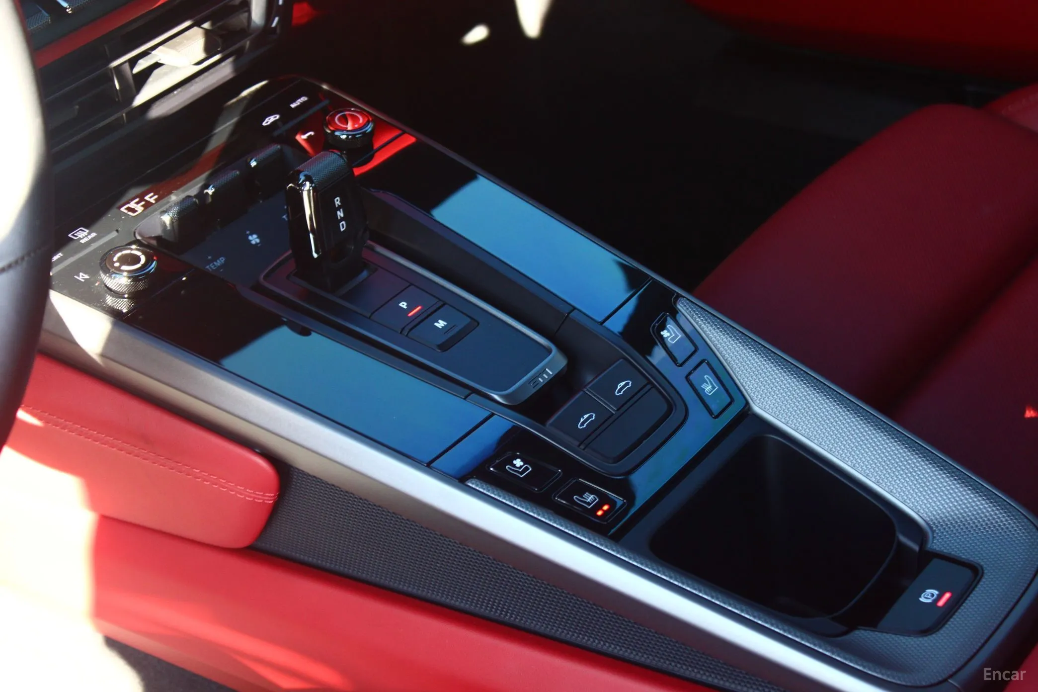 Porsche 911 (992) превью 11