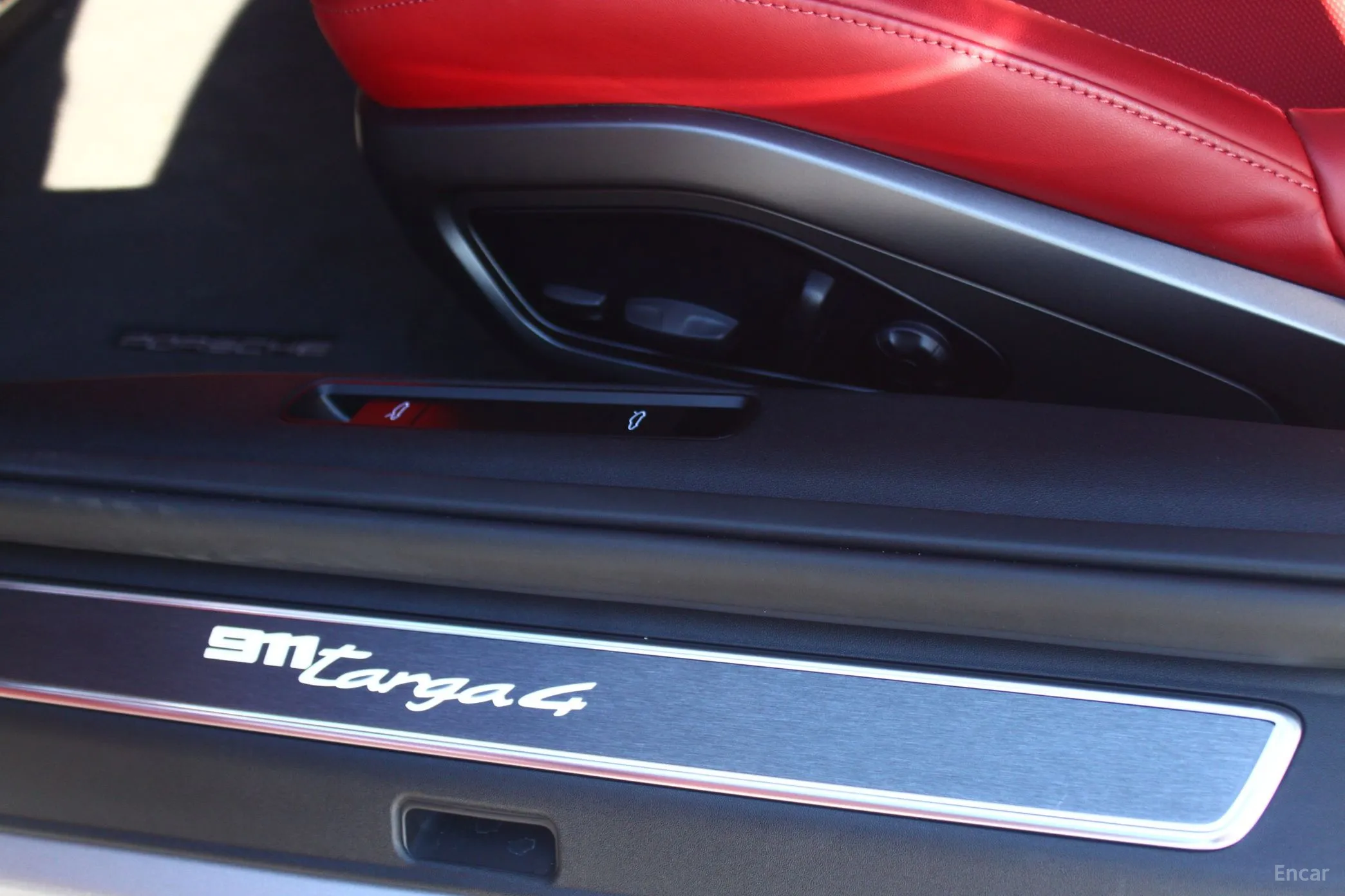 Porsche 911 (992) превью 12