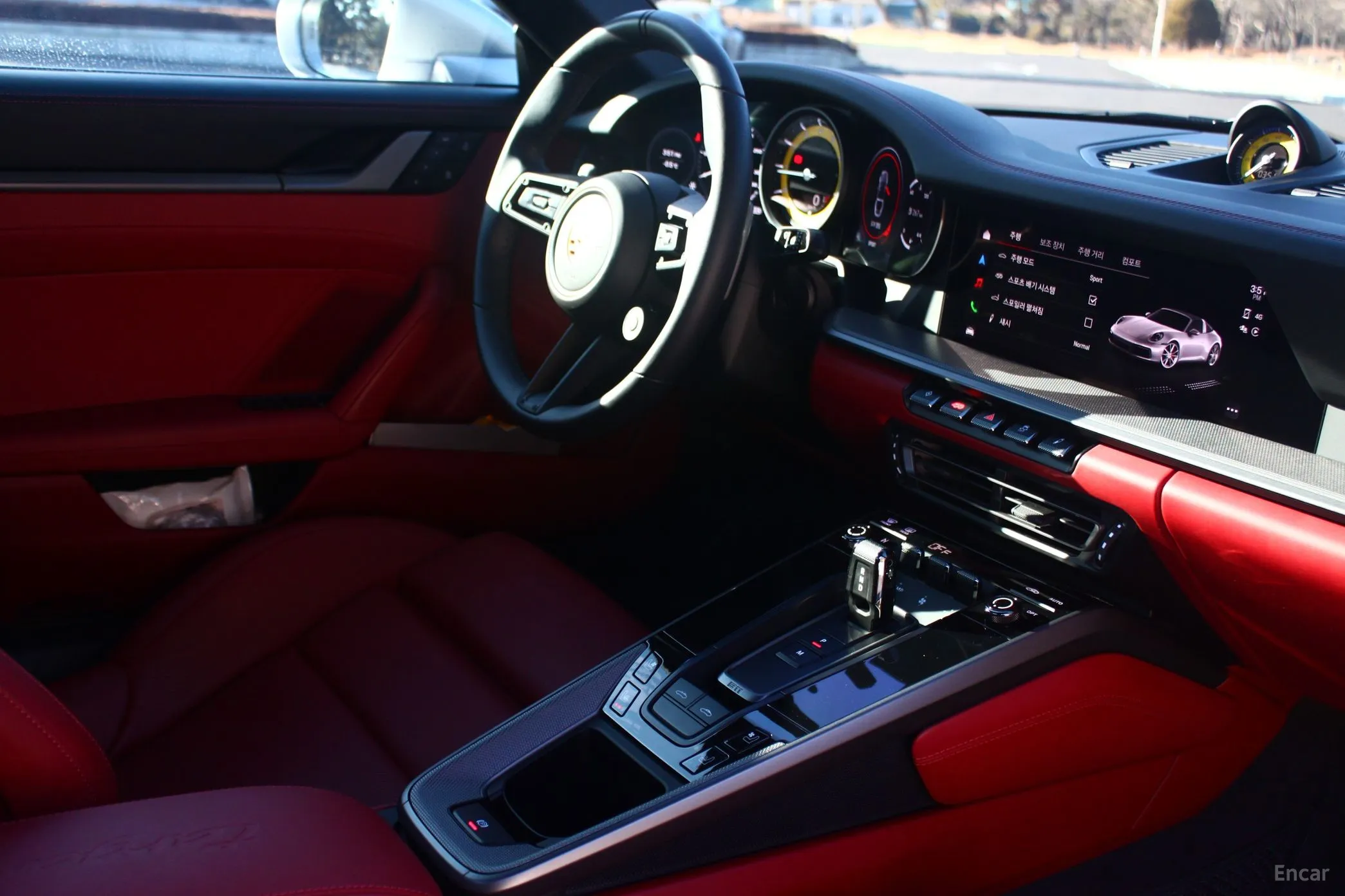Porsche 911 (992) превью 15