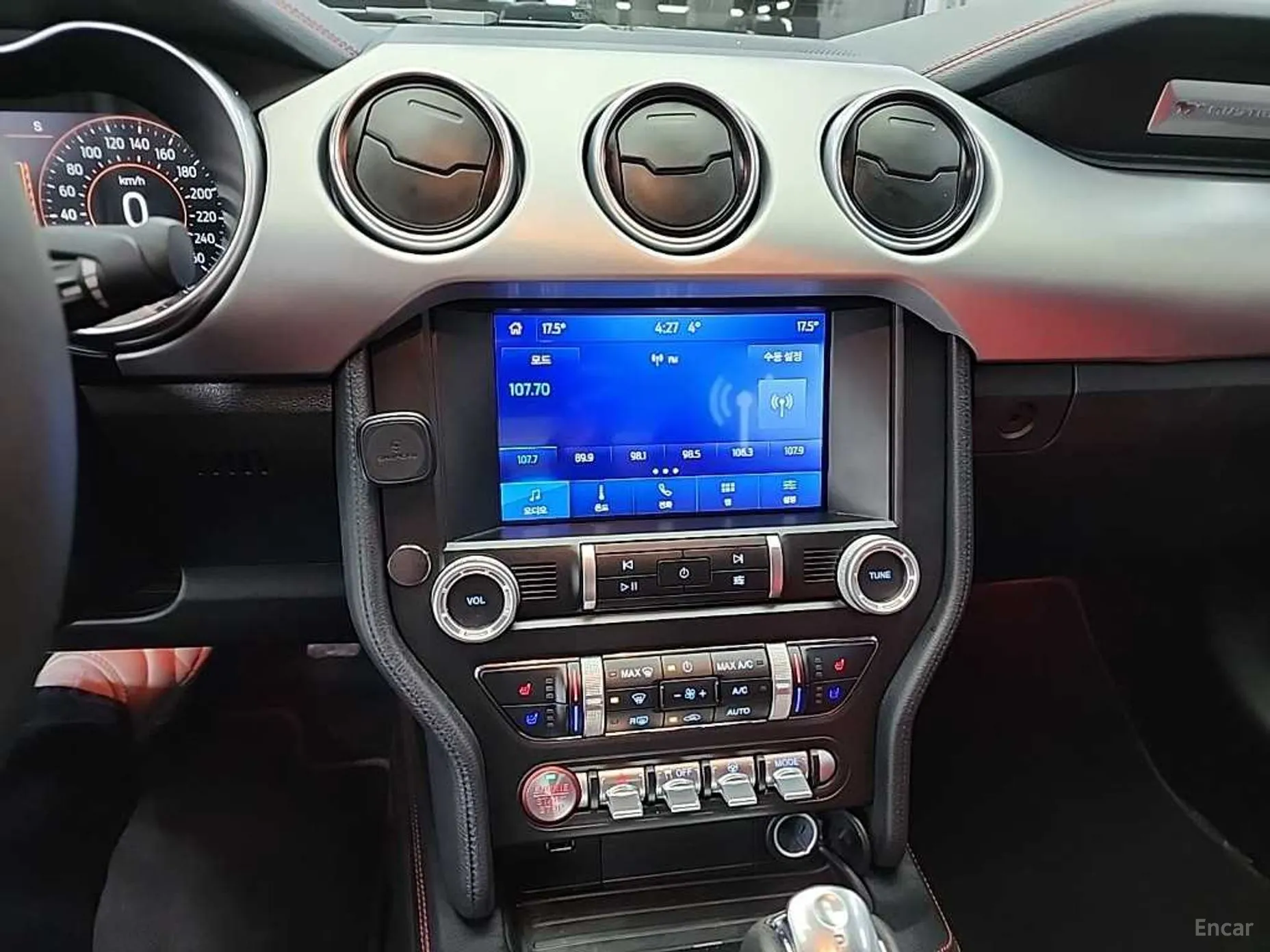 Ford Mustang превью 10