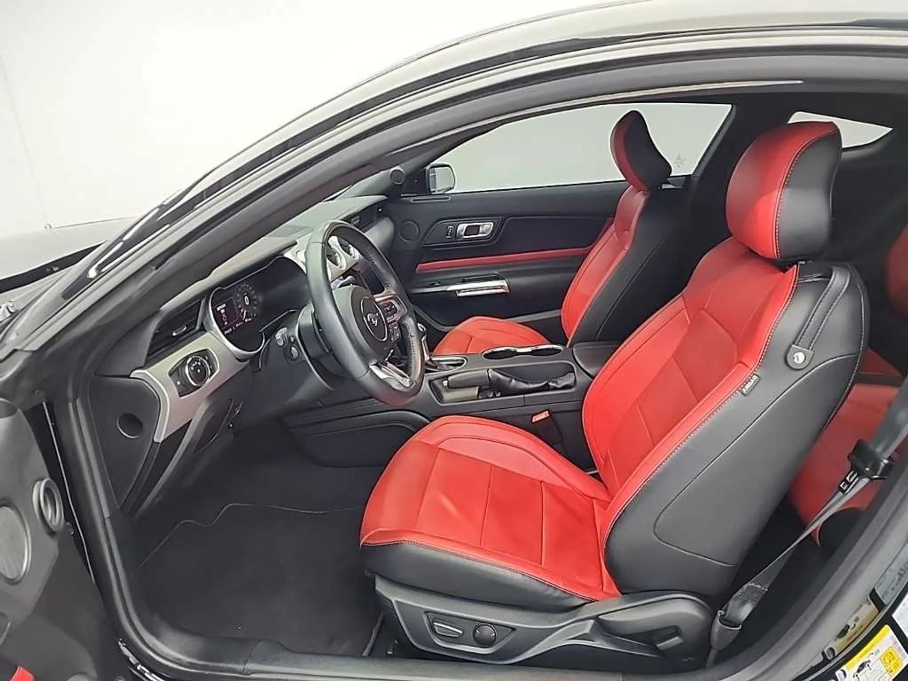 Ford Mustang превью 11