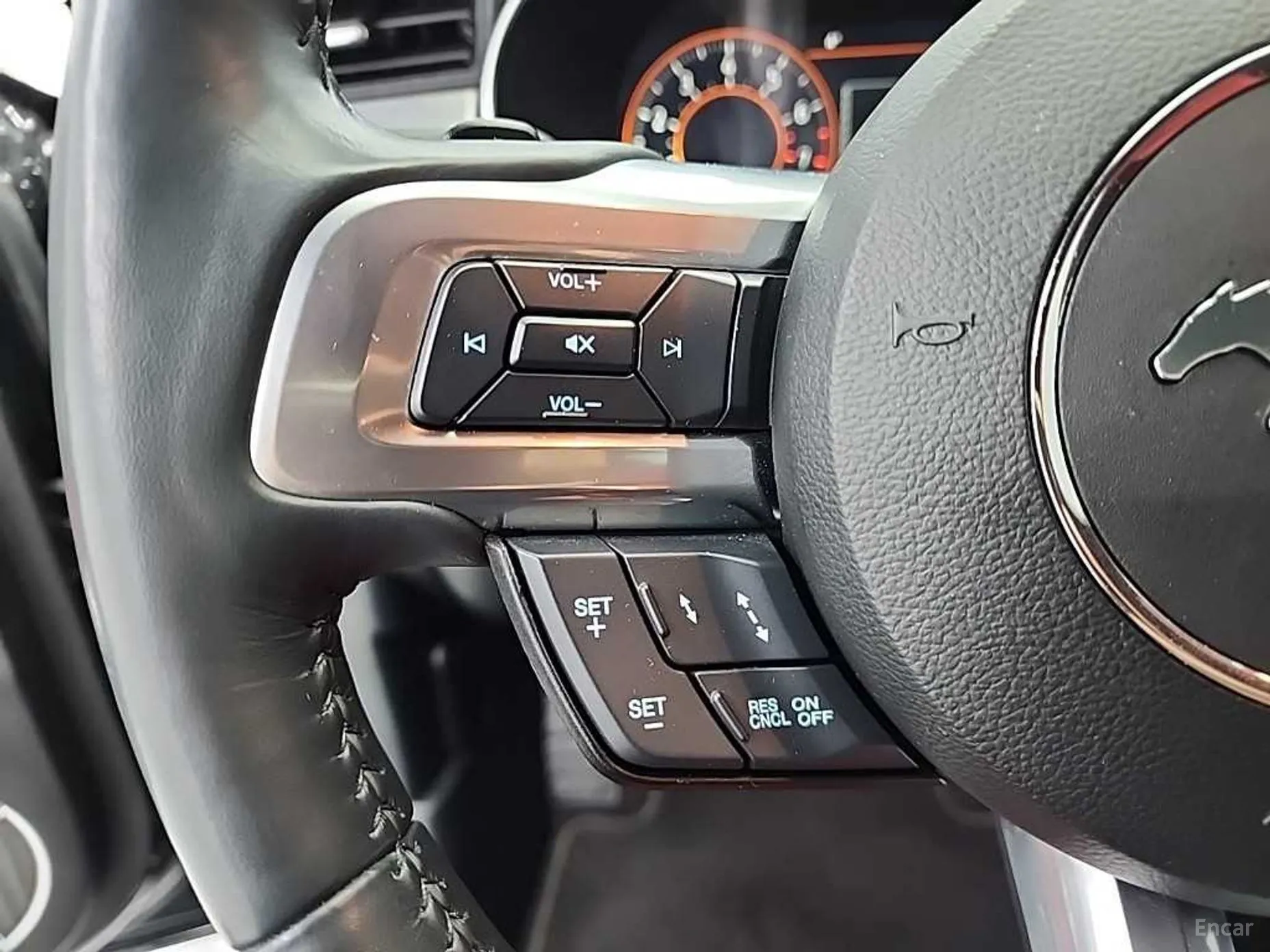 Ford Mustang превью 16