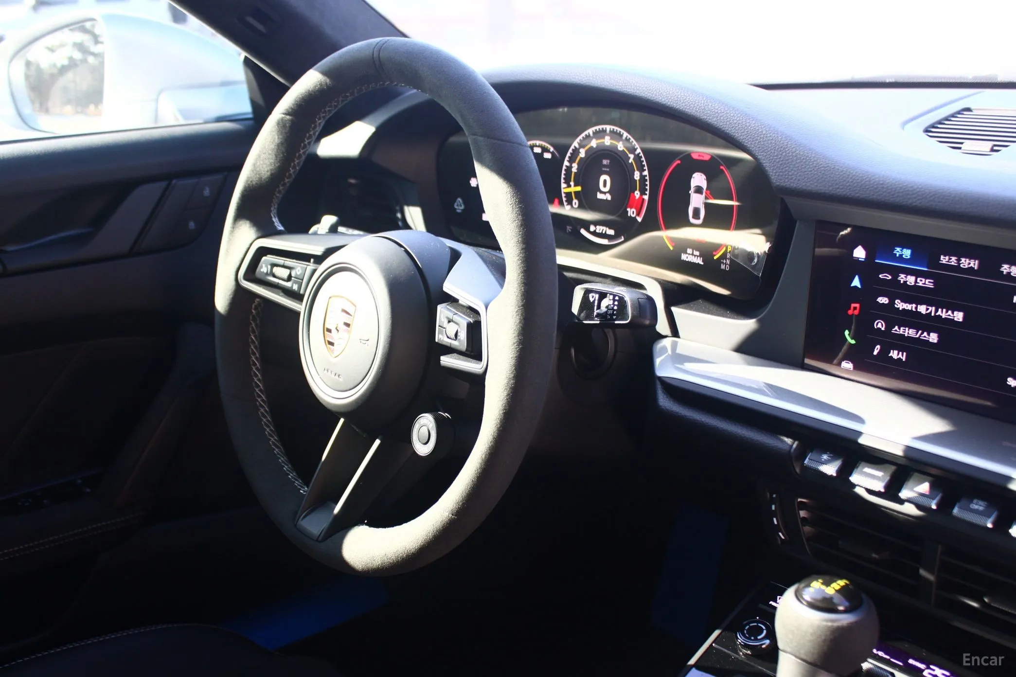 Porsche 911 (992) превью 13