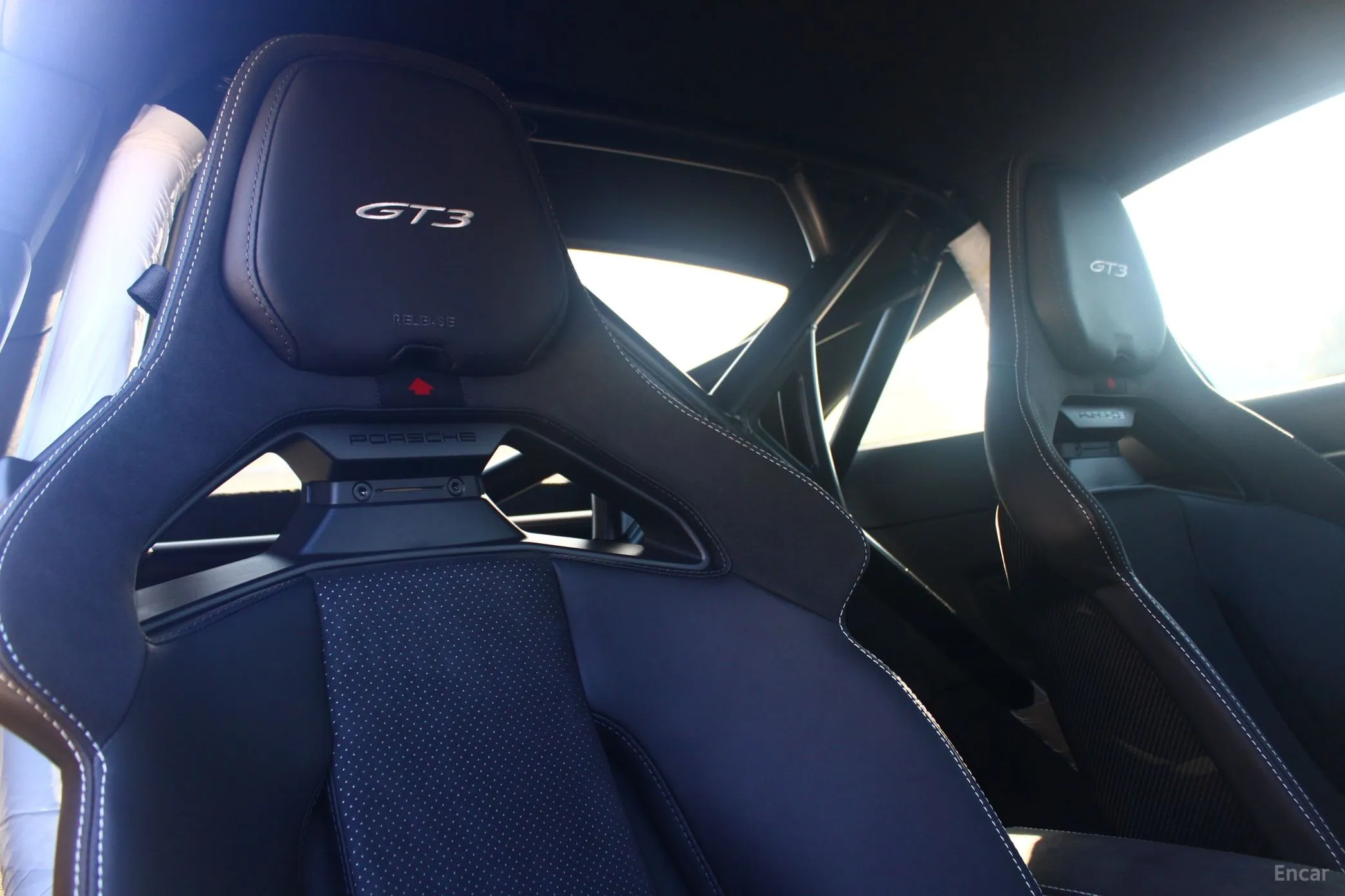 Porsche 911 (992) превью 14