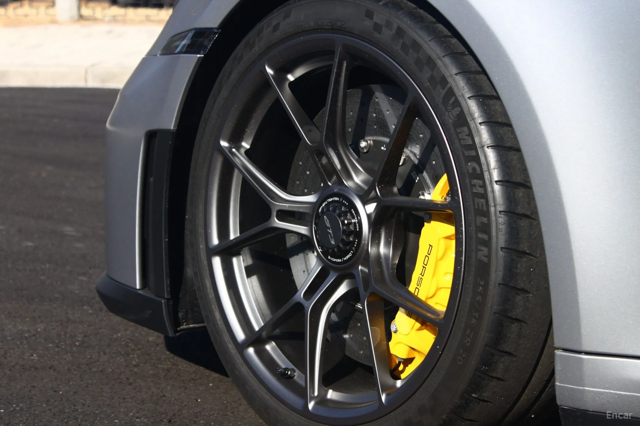 Porsche 911 (992) превью 20