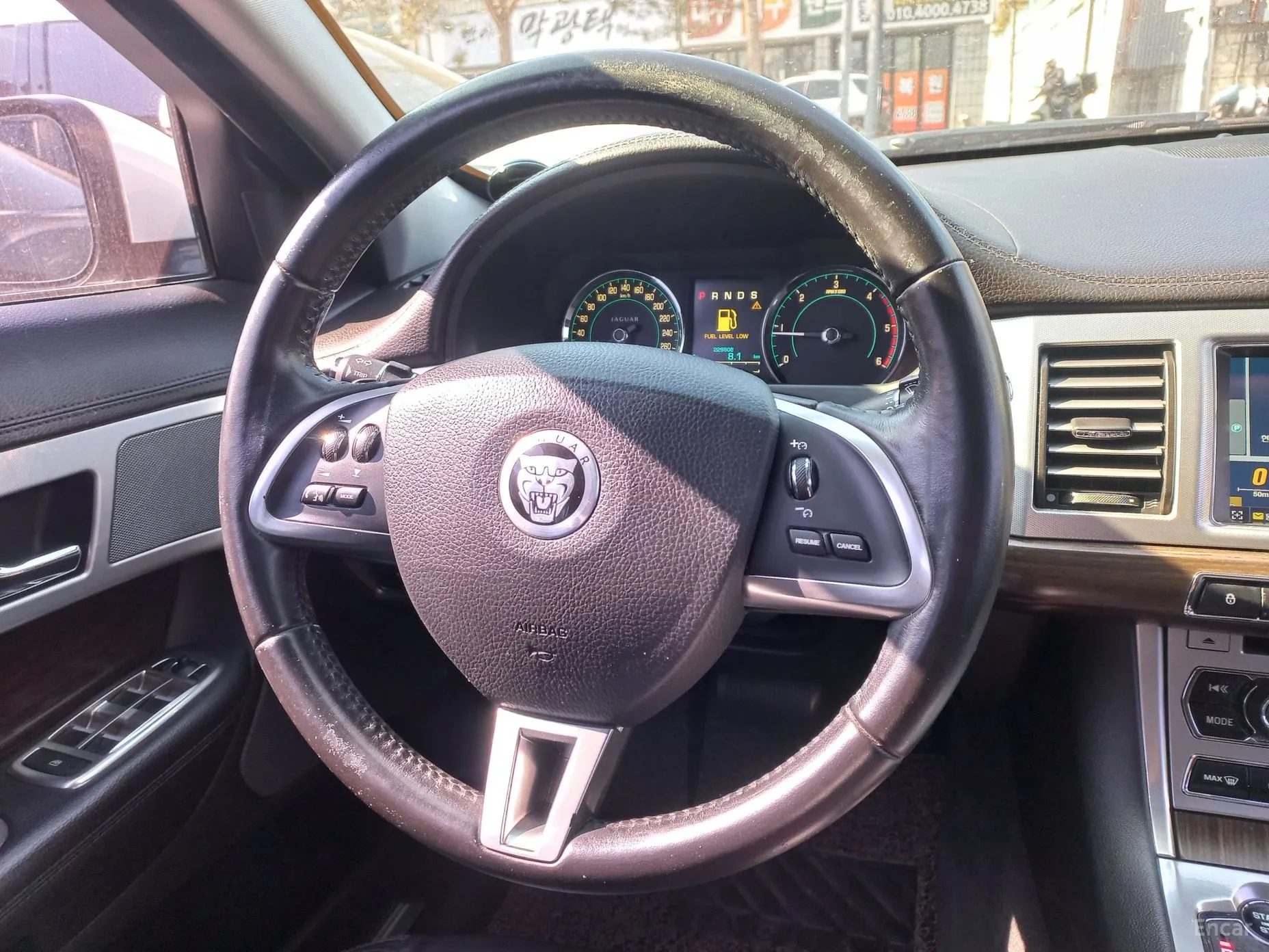 Jaguar New XF превью 10