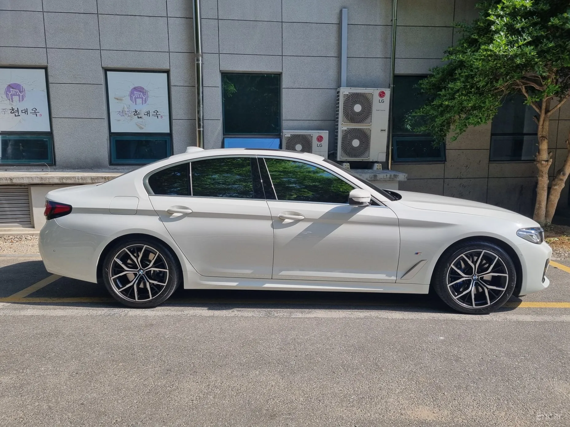 BMW 5 Series (G30) превью 3