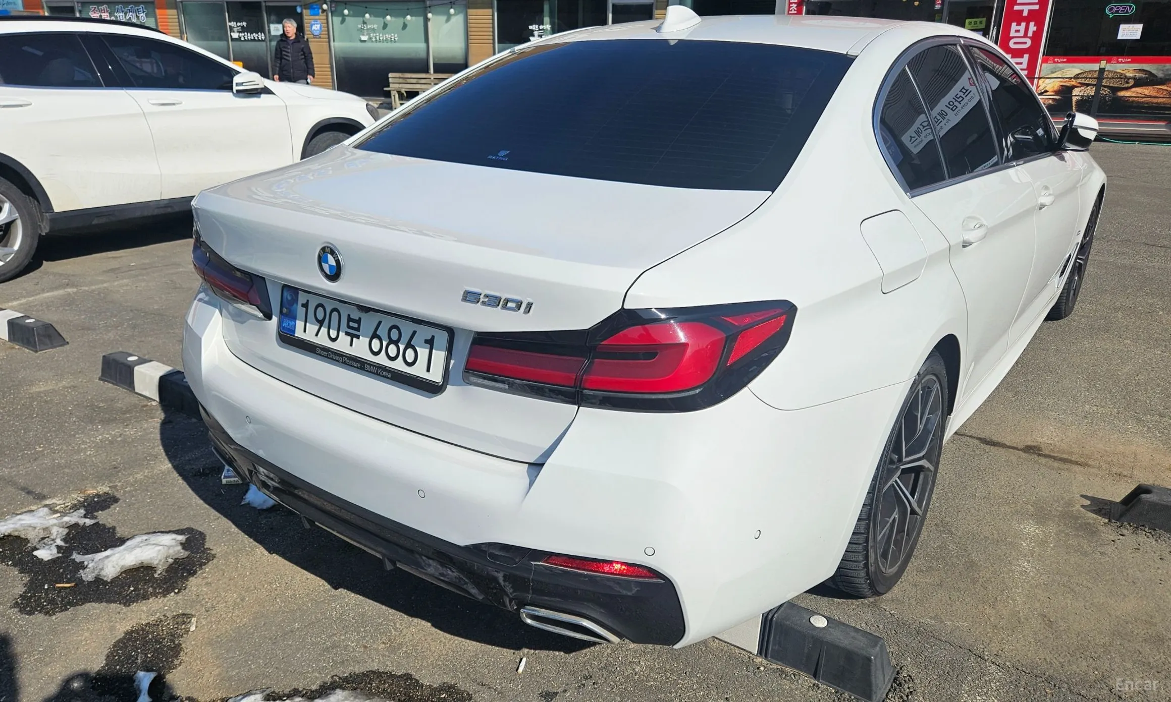 BMW 5 Series (G30) превью 10