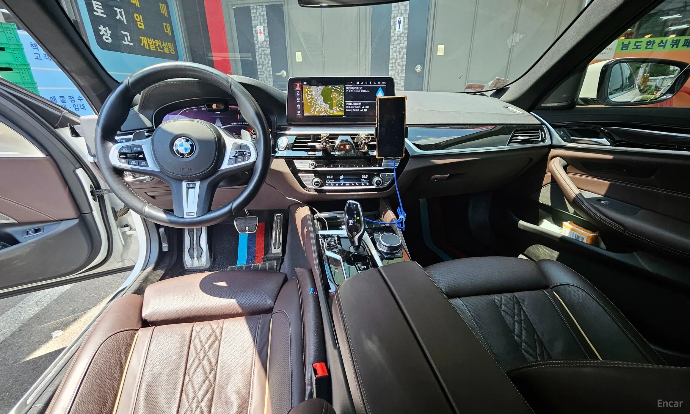 BMW 5 Series (G30) превью 12