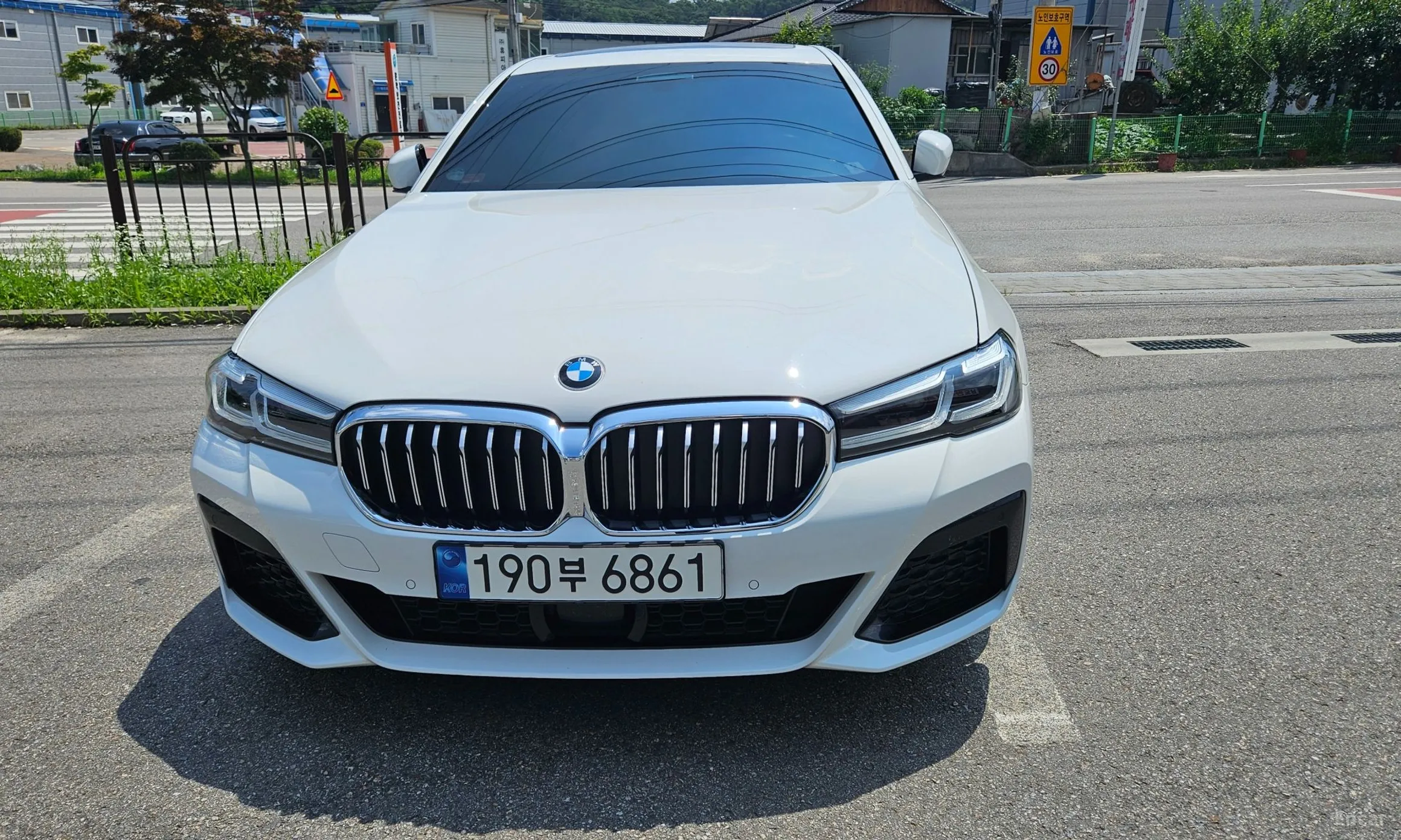 BMW 5 Series (G30) превью 2