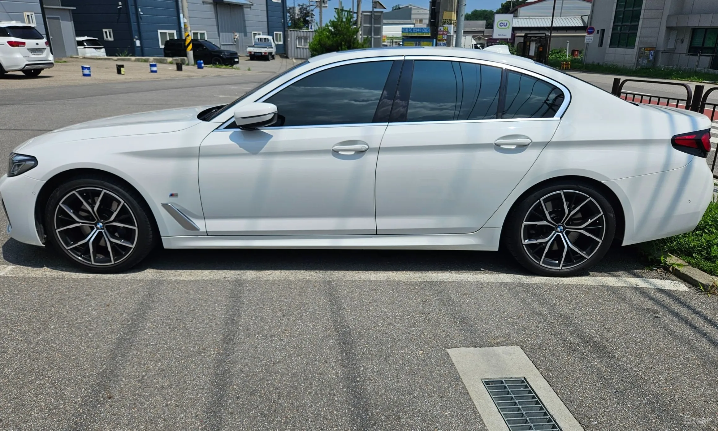 BMW 5 Series (G30) превью 7