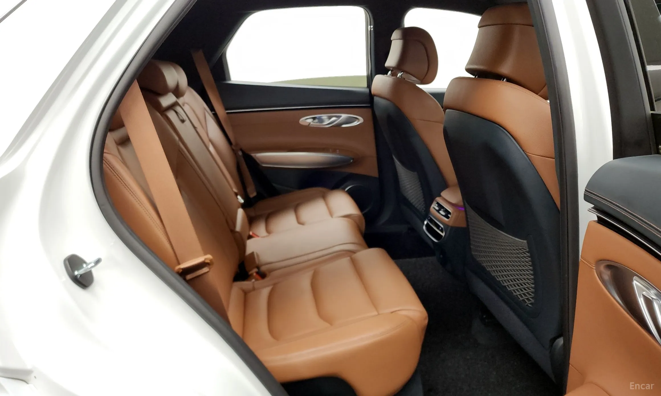 Genesis GV70 превью 12